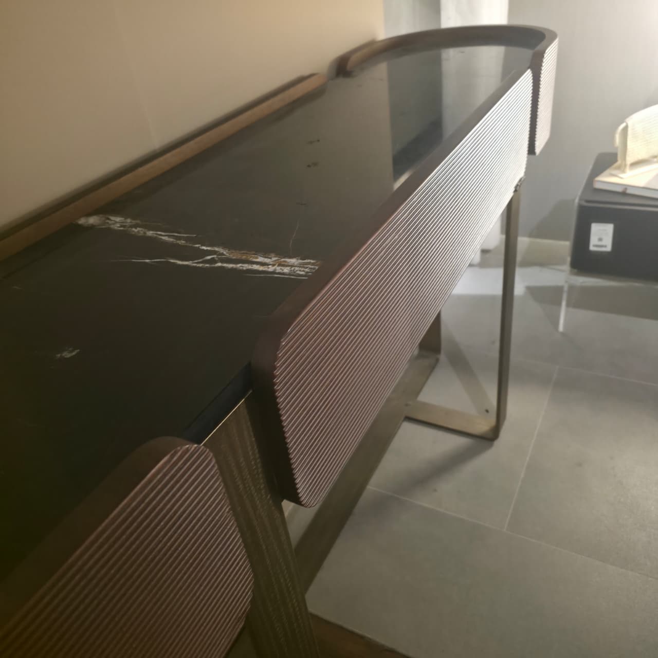 Display Item - Amber Dresser Ambrdr-041 -YAS -  DISPLAY ITEM - ebarza Furniture UAE | Shop Modern Furniture in Abu Dhabi & Dubai - مفروشات ايبازرا في الامارات | تسوق اثاث عصري وديكورات مميزة في دبي وابوظبي