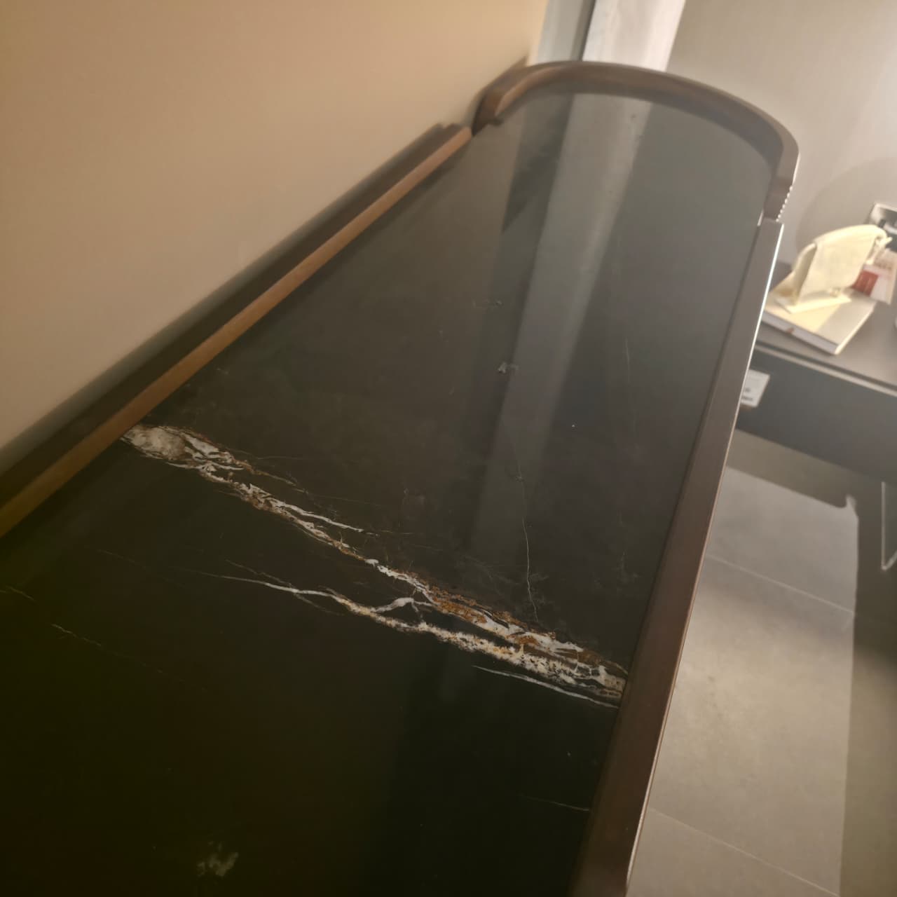 Display Item - Amber Dresser Ambrdr-041 -YAS -  DISPLAY ITEM - ebarza Furniture UAE | Shop Modern Furniture in Abu Dhabi & Dubai - مفروشات ايبازرا في الامارات | تسوق اثاث عصري وديكورات مميزة في دبي وابوظبي