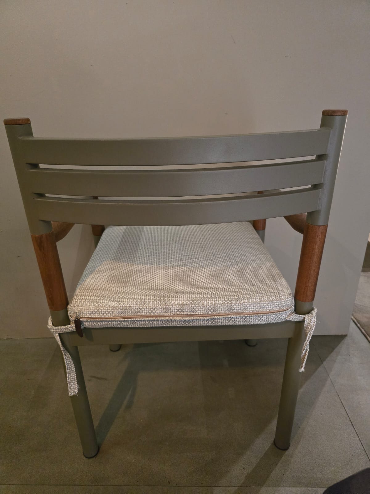 Display Item - ALCON Dining CHAIR ALB-DC-001 - NAKHEEL -  DISPLAY ITEM - ebarza Furniture UAE | Shop Modern Furniture in Abu Dhabi & Dubai - مفروشات ايبازرا في الامارات | تسوق اثاث عصري وديكورات مميزة في دبي وابوظبي