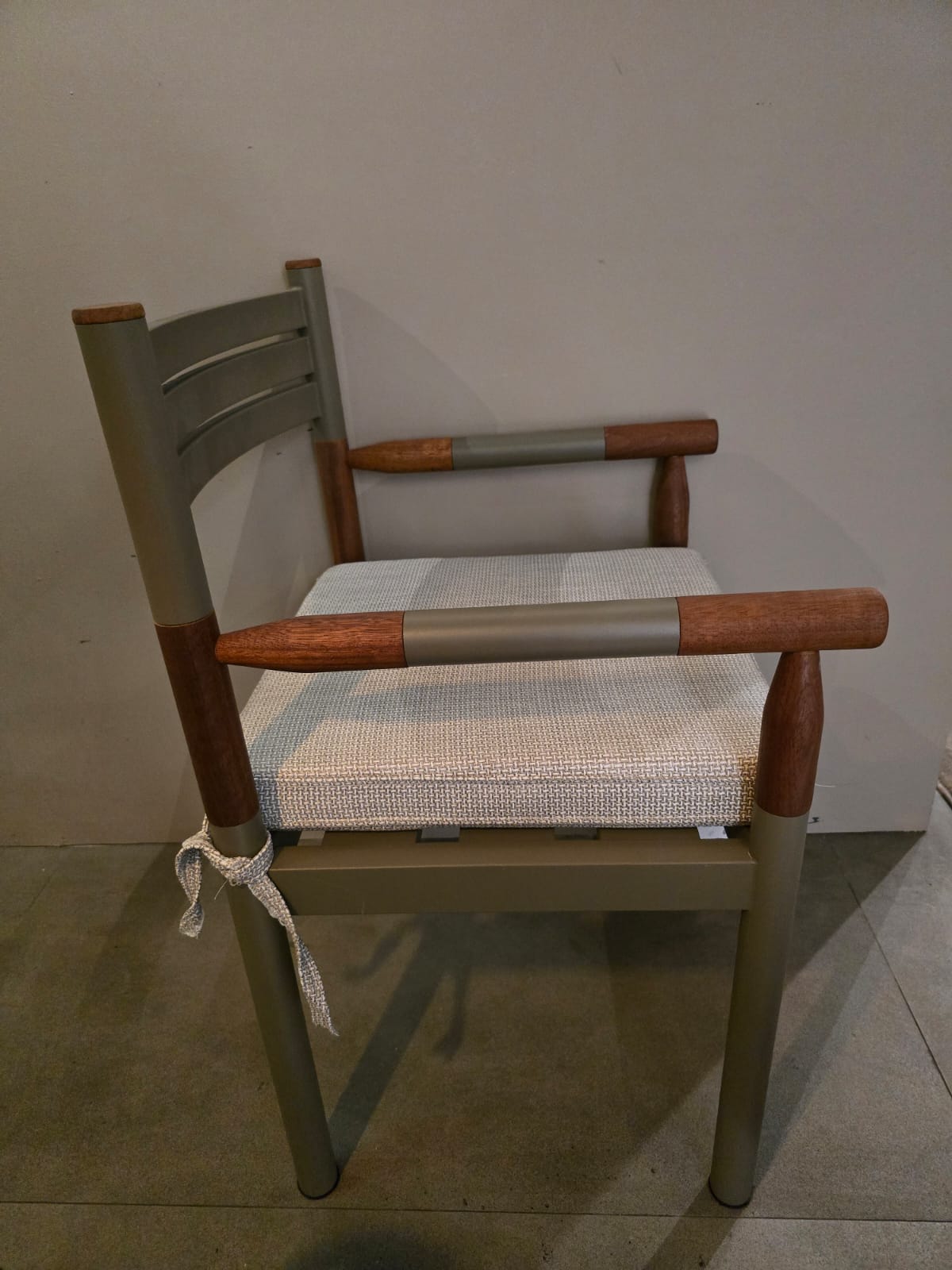 Display Item - ALCON Dining CHAIR ALB-DC-001 - NAKHEEL -  DISPLAY ITEM - ebarza Furniture UAE | Shop Modern Furniture in Abu Dhabi & Dubai - مفروشات ايبازرا في الامارات | تسوق اثاث عصري وديكورات مميزة في دبي وابوظبي