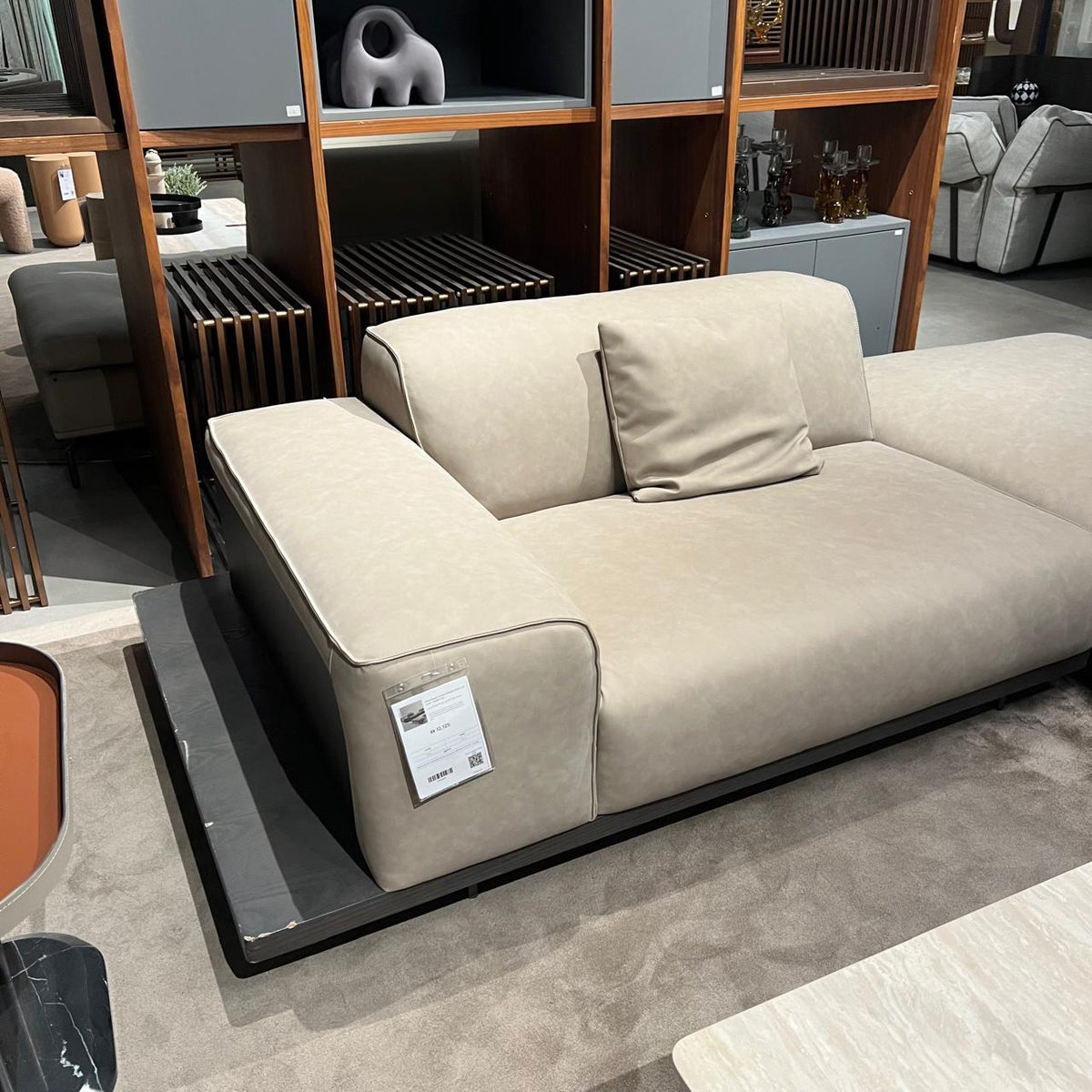 قطعة من المعرض - وحدة مقعد فردي مييا بذراع يسرى - AMBO-S80249 - A1(Z.J) Nakheel