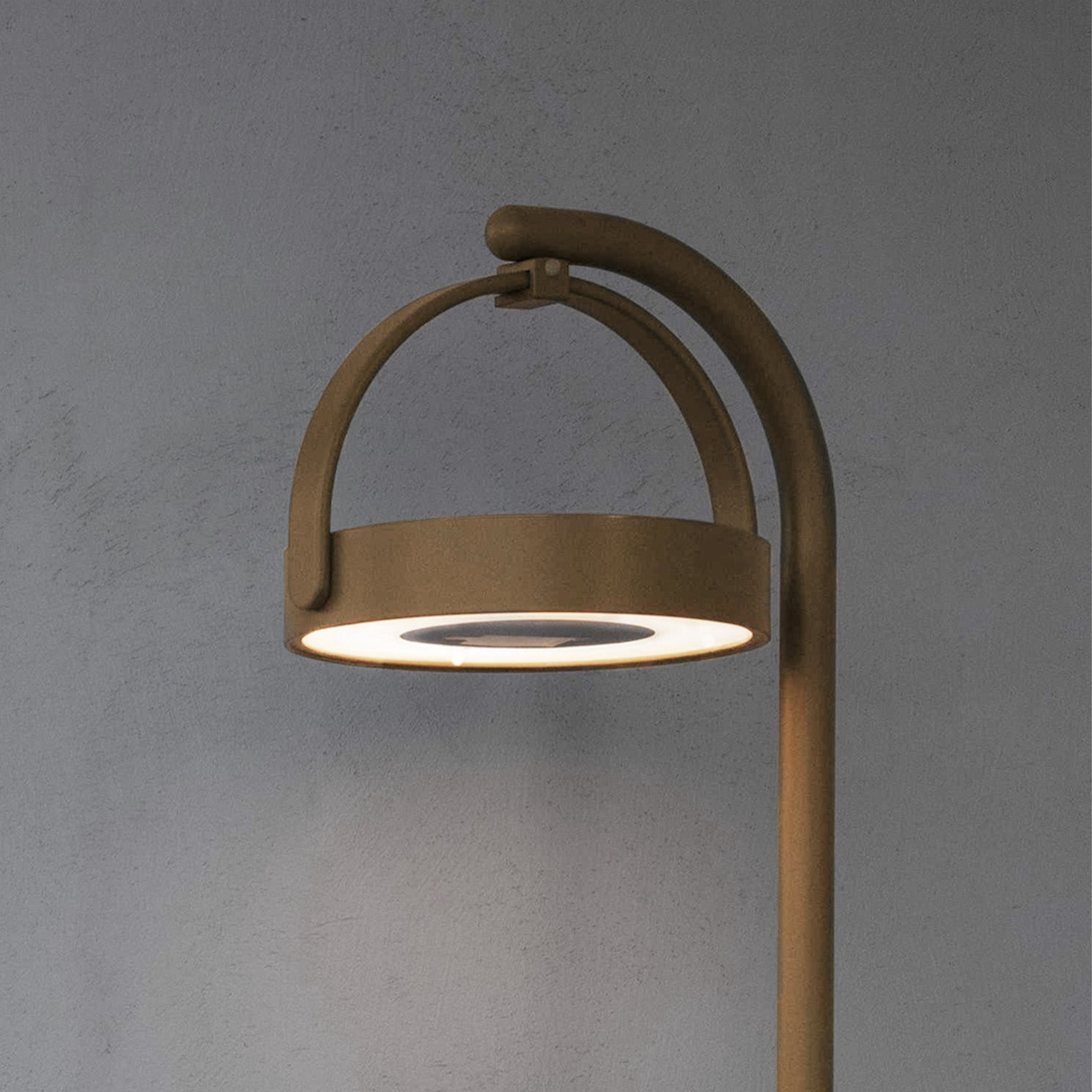 BEACON Alu Indoor/Outdoor Floor Lamp in sandstone, smart outdoor lighting fixture with modern design and durable aluminum construction.