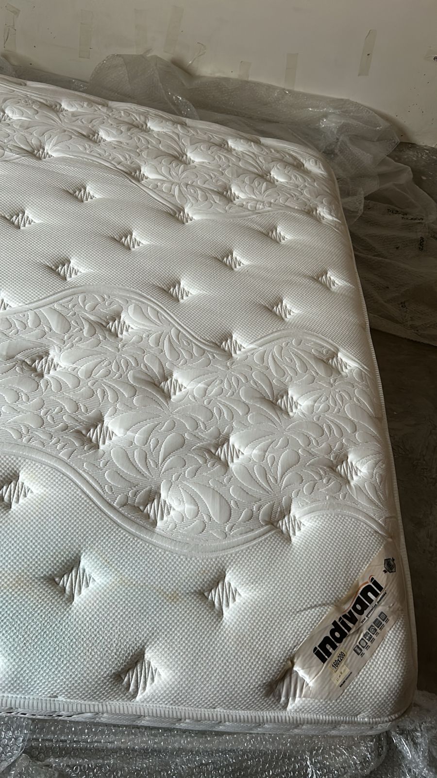 Display of INDIVANI Concord Queen Mattress, 160x200 cm, showing the fabric and overall size of the Indivani Con00160 model.
