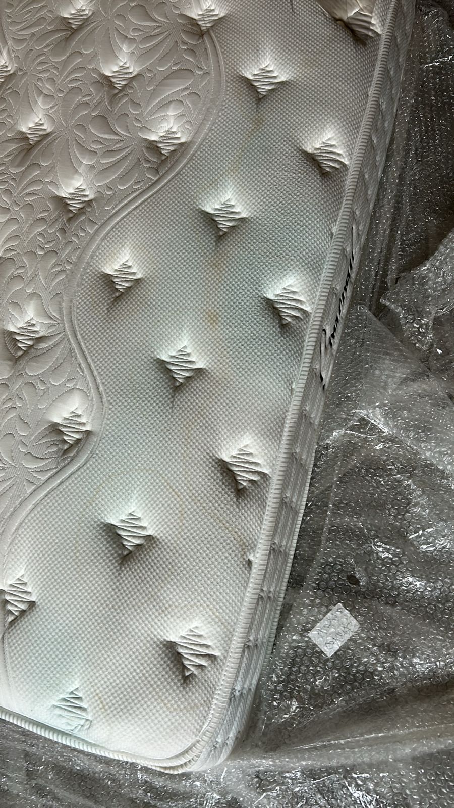 Display image of 160x200 cm Indivani Concord Queen mattress showing its top surface and neutral design, from the INDIVANI brand.