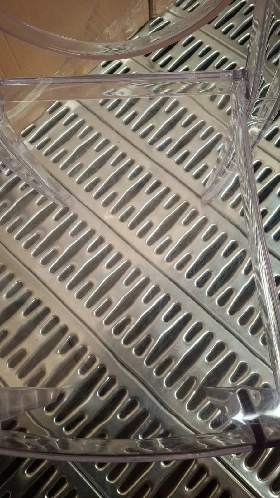 AS IS - Acrylic Kristal Clear Chair Kvt0005-Pc-089 -  DISPLAY ITEM - ebarza Furniture UAE | Shop Modern Furniture in Abu Dhabi & Dubai - مفروشات ايبازرا في الامارات | تسوق اثاث عصري وديكورات مميزة في دبي وابوظبي