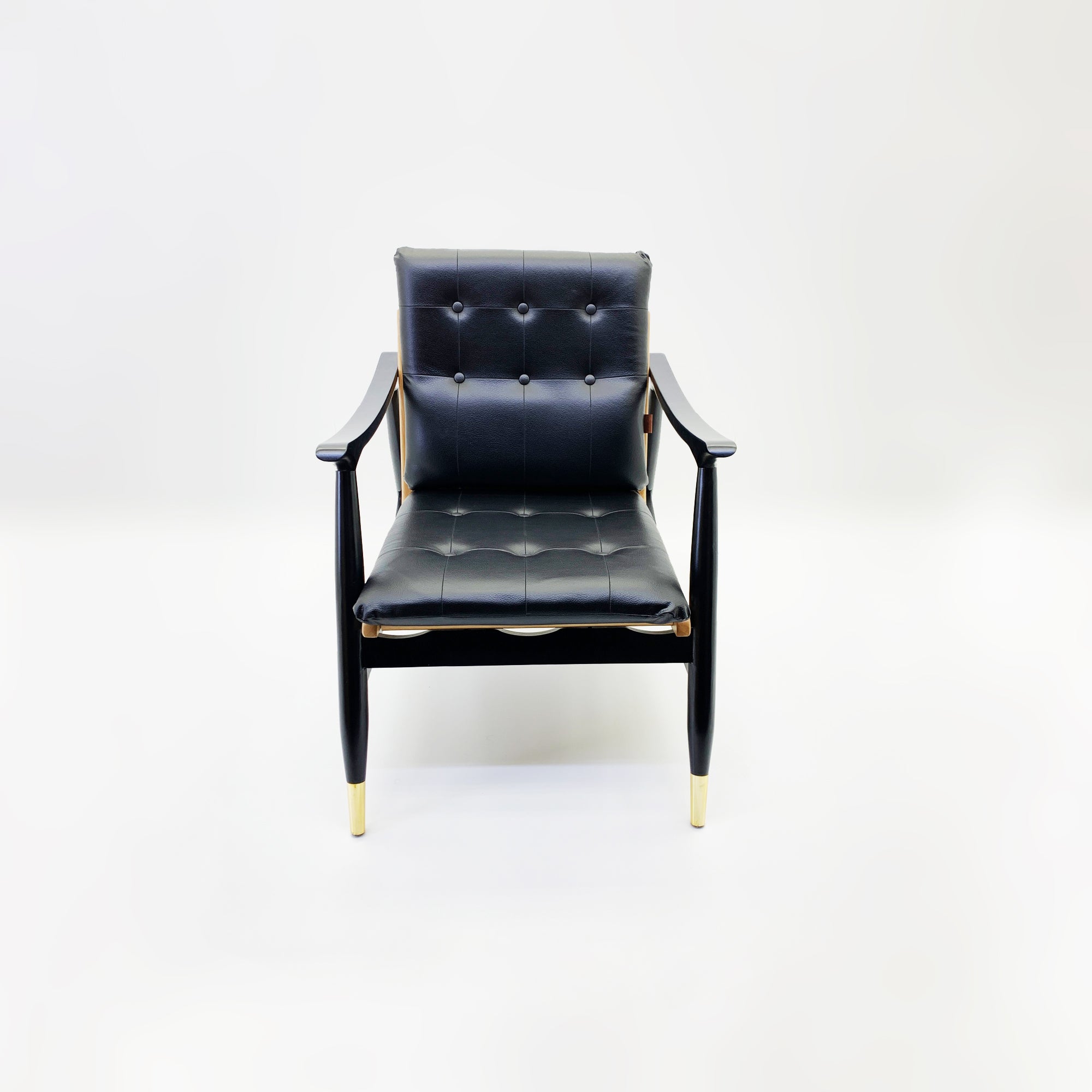 As-is Bonna Armchair Bonna-Glory901 display item by SANCREA, showcasing a stylish, plush seating with a modern design.