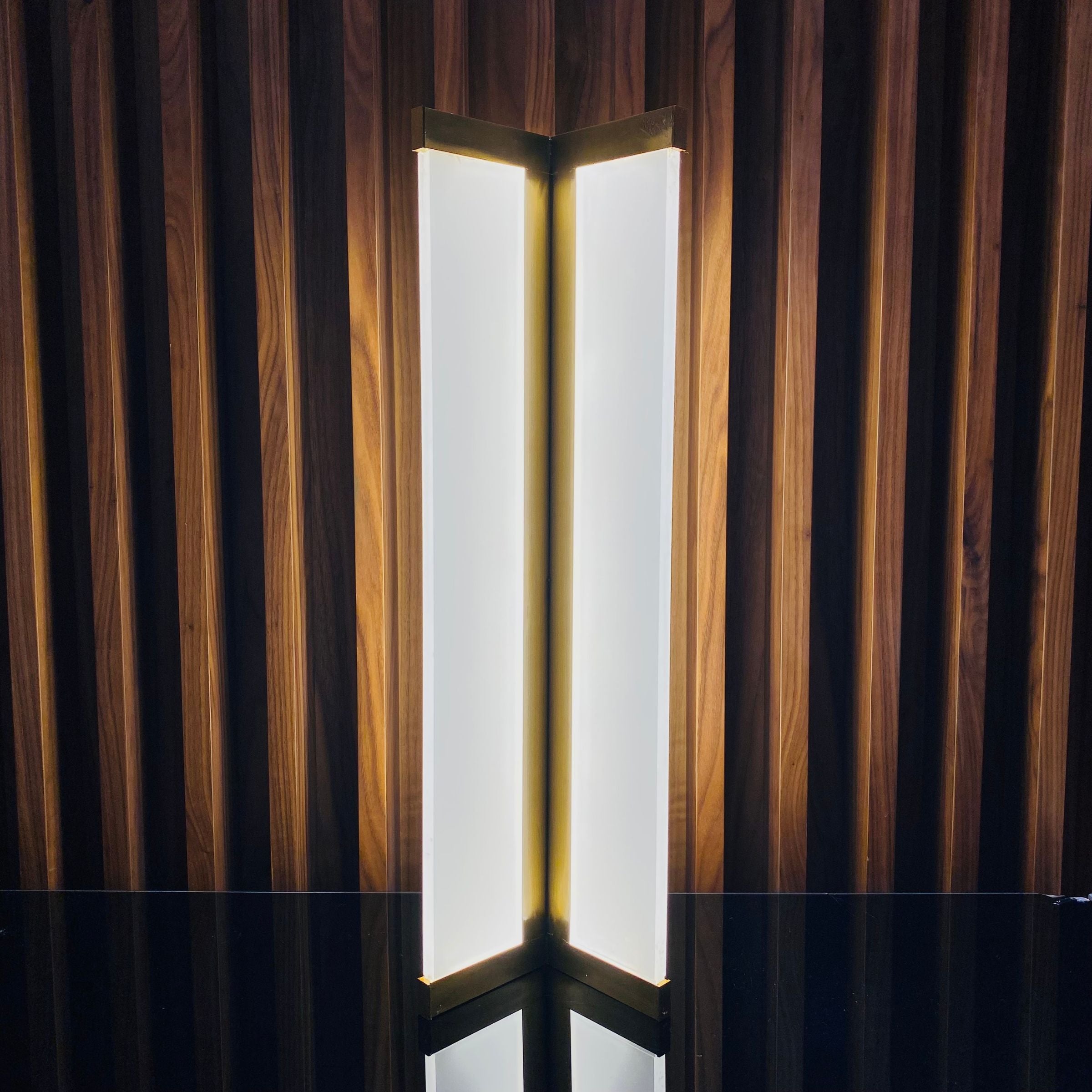 Golden Table Lamp CY-LTD-1017-G -  Desk\table Lamps - ebarza Furniture UAE | Shop Modern Furniture in Abu Dhabi & Dubai - مفروشات ايبازرا في الامارات | تسوق اثاث عصري وديكورات مميزة في دبي وابوظبي