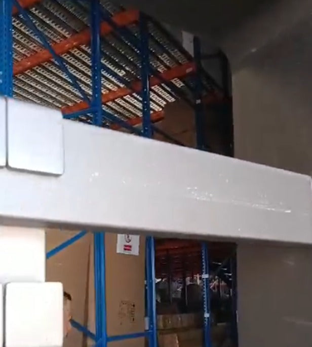AS IS - Hanging Mirror BMBO- GYJ80112 -  DISPLAY ITEM - ebarza Furniture UAE | Shop Modern Furniture in Abu Dhabi & Dubai - مفروشات ايبازرا في الامارات | تسوق اثاث عصري وديكورات مميزة في دبي وابوظبي