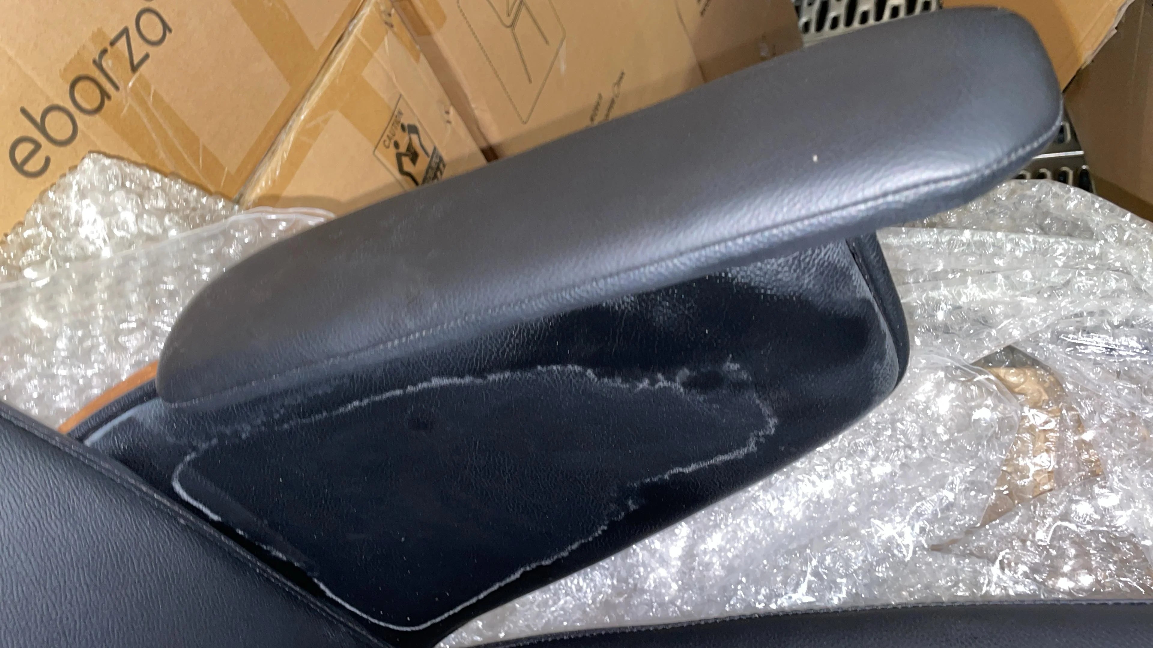 AS IS - Modern Manager Office Chair Genuine Leather 90622 -  DISPLAY ITEM - ebarza Furniture UAE | Shop Modern Furniture in Abu Dhabi & Dubai - مفروشات ايبازرا في الامارات | تسوق اثاث عصري وديكورات مميزة في دبي وابوظبي