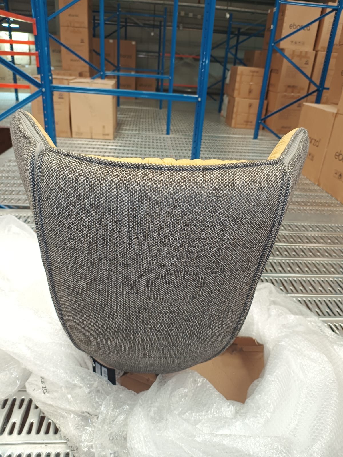 AS IS - Monaco Swivel Lounge Chair  LC001 -  DISPLAY ITEM - ebarza Furniture UAE | Shop Modern Furniture in Abu Dhabi & Dubai - مفروشات ايبازرا في الامارات | تسوق اثاث عصري وديكورات مميزة في دبي وابوظبي