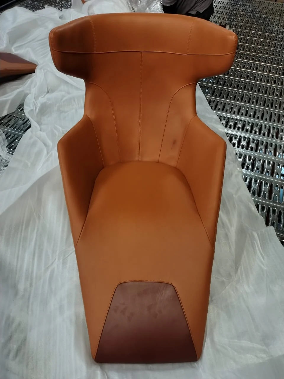 As-is Relax Lounge Chair LC035-B from Beacon, a display item with a modern design and comfortable seating appearance.