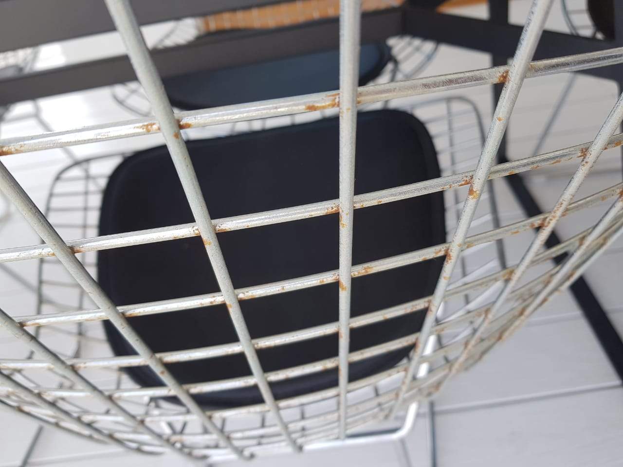 As Is Wire Chair & Genuine Leather Cushion Bp8020-Cr -  DISPLAY ITEM - ebarza Furniture UAE | Shop Modern Furniture in Abu Dhabi & Dubai - مفروشات ايبازرا في الامارات | تسوق اثاث عصري وديكورات مميزة في دبي وابوظبي