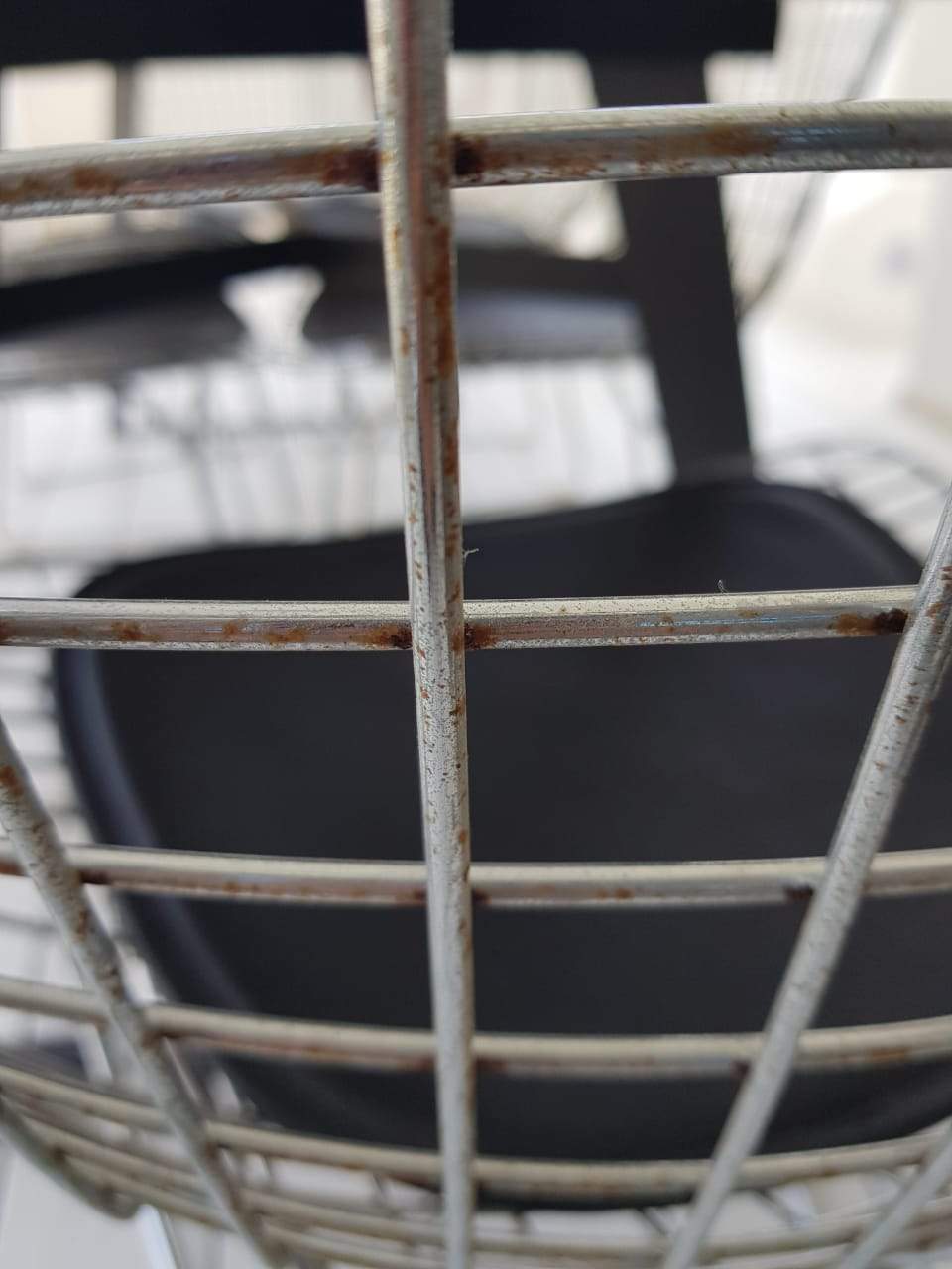 As Is Wire Chair & Genuine Leather Cushion Bp8020-Cr -  DISPLAY ITEM - ebarza Furniture UAE | Shop Modern Furniture in Abu Dhabi & Dubai - مفروشات ايبازرا في الامارات | تسوق اثاث عصري وديكورات مميزة في دبي وابوظبي