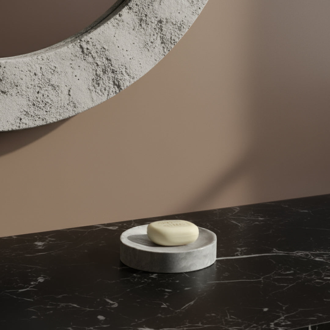 Marble circular soap dish with Bawang Flower design from BEACON bathroom accessories, featuring elegant white and gray marble patterns.