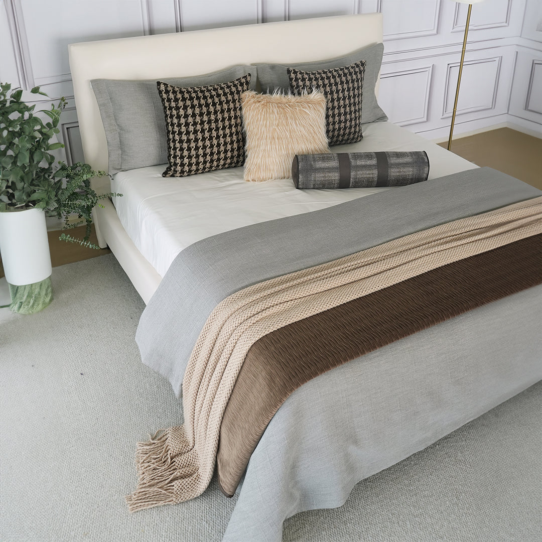 BEACON bedding set EBB043 with coordinating duvet cover and pillowcases in soft, stylish fabric for a cozy bedroom look.