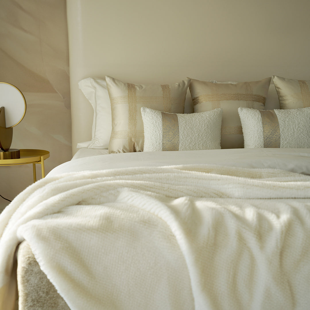 BEACON bedding set EBB044 with coordinated duvet cover and pillowcases in soft, neutral fabric for a cozy bedroom look.