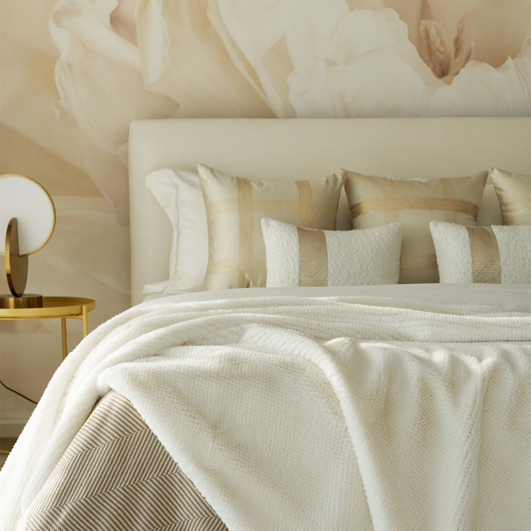BEACON bedding set EBB044 with soft, patterned fabric, including pillowcases and duvet cover, designed for a comfortable bedroom.