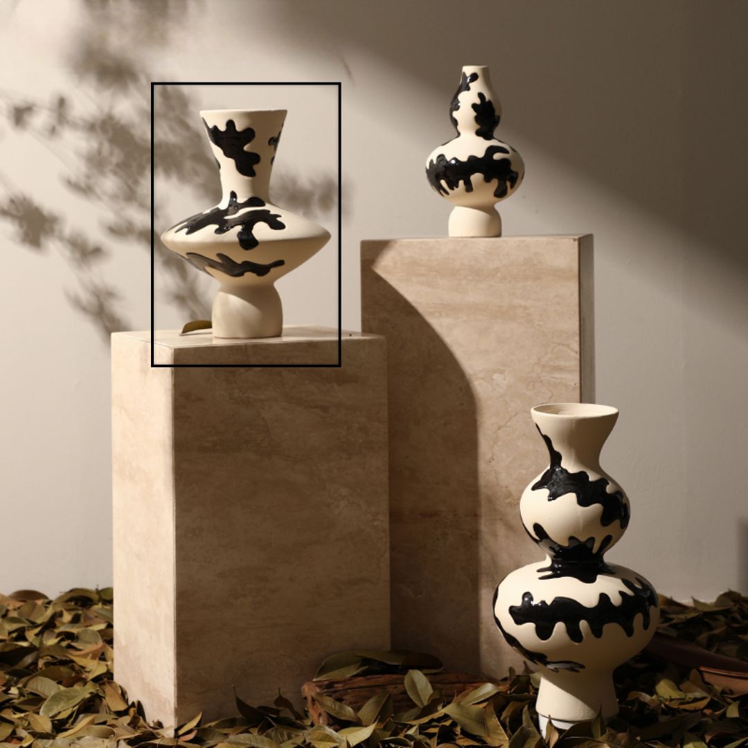 Black Hand-Painted Vase  -B FD-D24068B -  Vases - ebarza Furniture UAE | Shop Modern Furniture in Abu Dhabi & Dubai - مفروشات ايبازرا في الامارات | تسوق اثاث عصري وديكورات مميزة في دبي وابوظبي