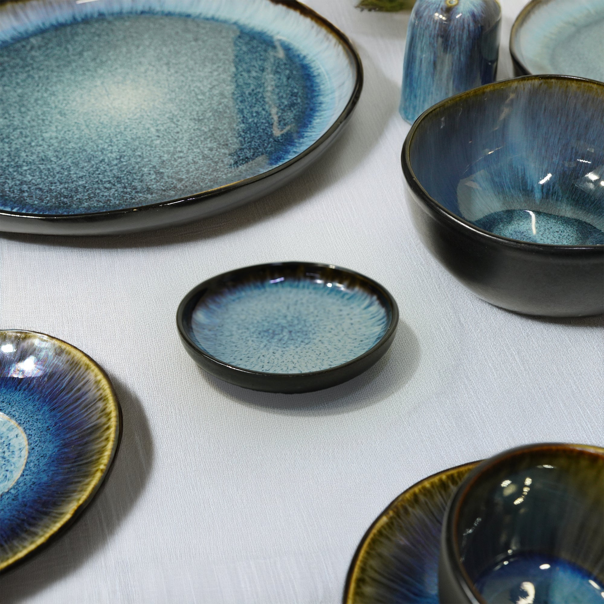 Blue Wave Black and Blue Plate by BEACON, featuring a sleek ocean-inspired design with black and blue waves.