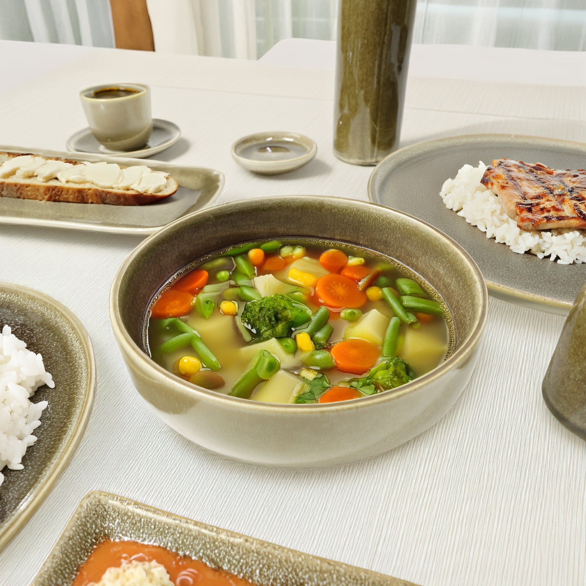 BEACON Browny Bowl HZ4312 ceramic bowl with a brown finish, perfect for serving food in a stylish and functional way.