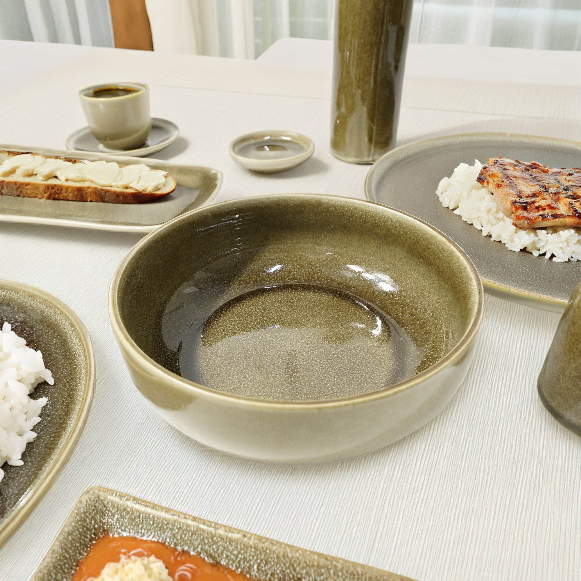 BEACON Browny Bowl HZ4312, a ceramic bowl with a brown finish, designed for serving food or snacks.