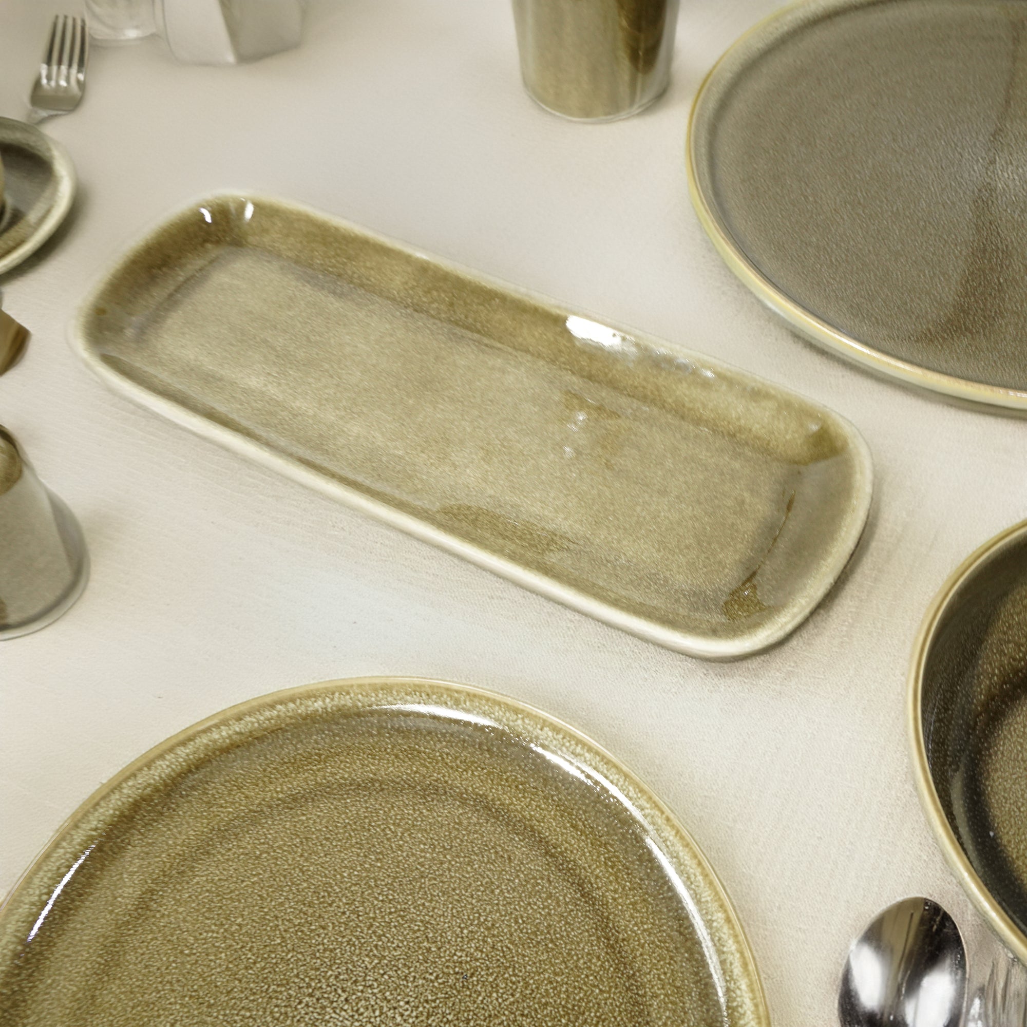 BEACON Browny Rec grey and brown ceramic plate, round dinnerware with a modern design, perfect for serving meals.