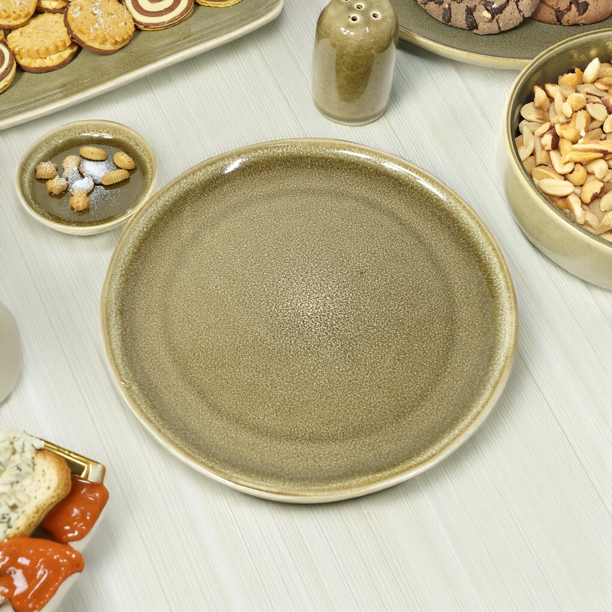 BEACON Browny Salad Plate HZ4256, ceramic plate with brown finish, decorative design, perfect for salads and casual dining.