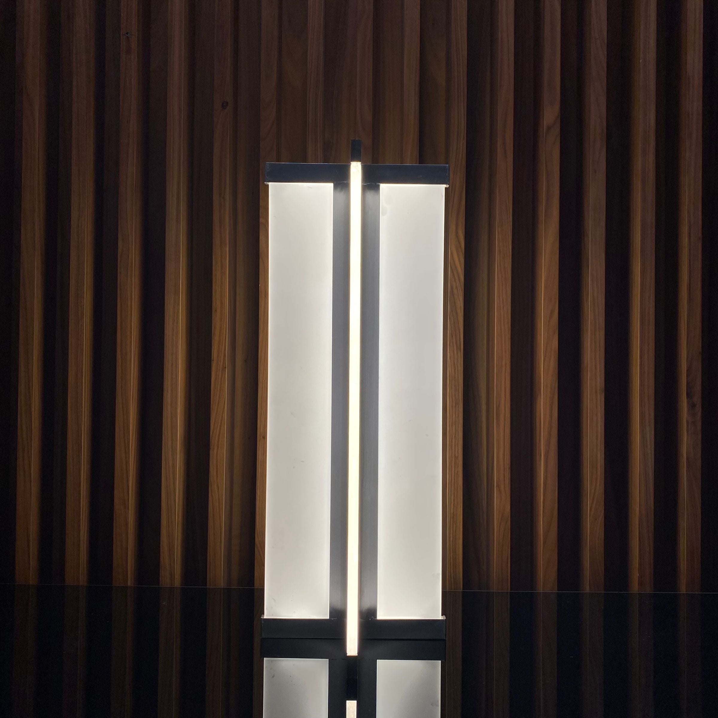 Chrome Table Lamp CY-LTD-1017-CH -  Desk\table Lamps - ebarza Furniture UAE | Shop Modern Furniture in Abu Dhabi & Dubai - مفروشات ايبازرا في الامارات | تسوق اثاث عصري وديكورات مميزة في دبي وابوظبي