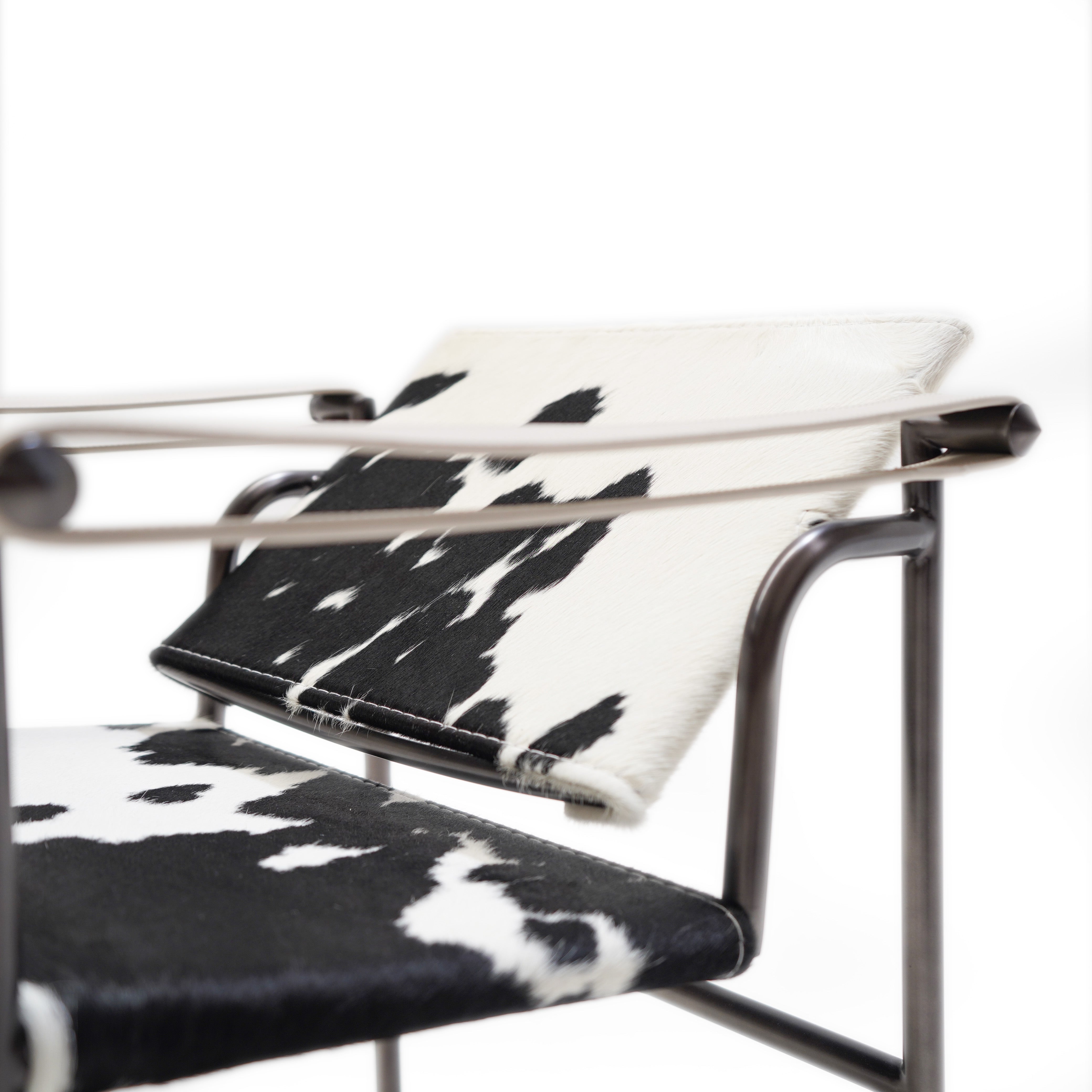 BEACON DJDG Classic Lounge Chair CC213 with adjustable back, cushioned seat, and wooden legs for comfortable relaxation.