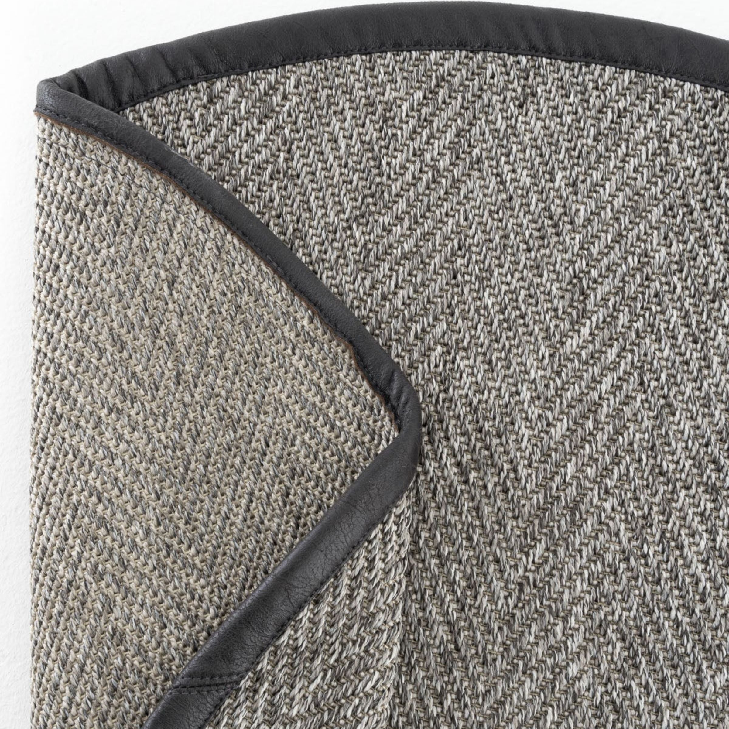 D150 CM SISAL CARPET BERLIN CH-SSLBRN-RS -  Rugs - ebarza Furniture UAE | Shop Modern Furniture in Abu Dhabi & Dubai - مفروشات ايبازرا في الامارات | تسوق اثاث عصري وديكورات مميزة في دبي وابوظبي