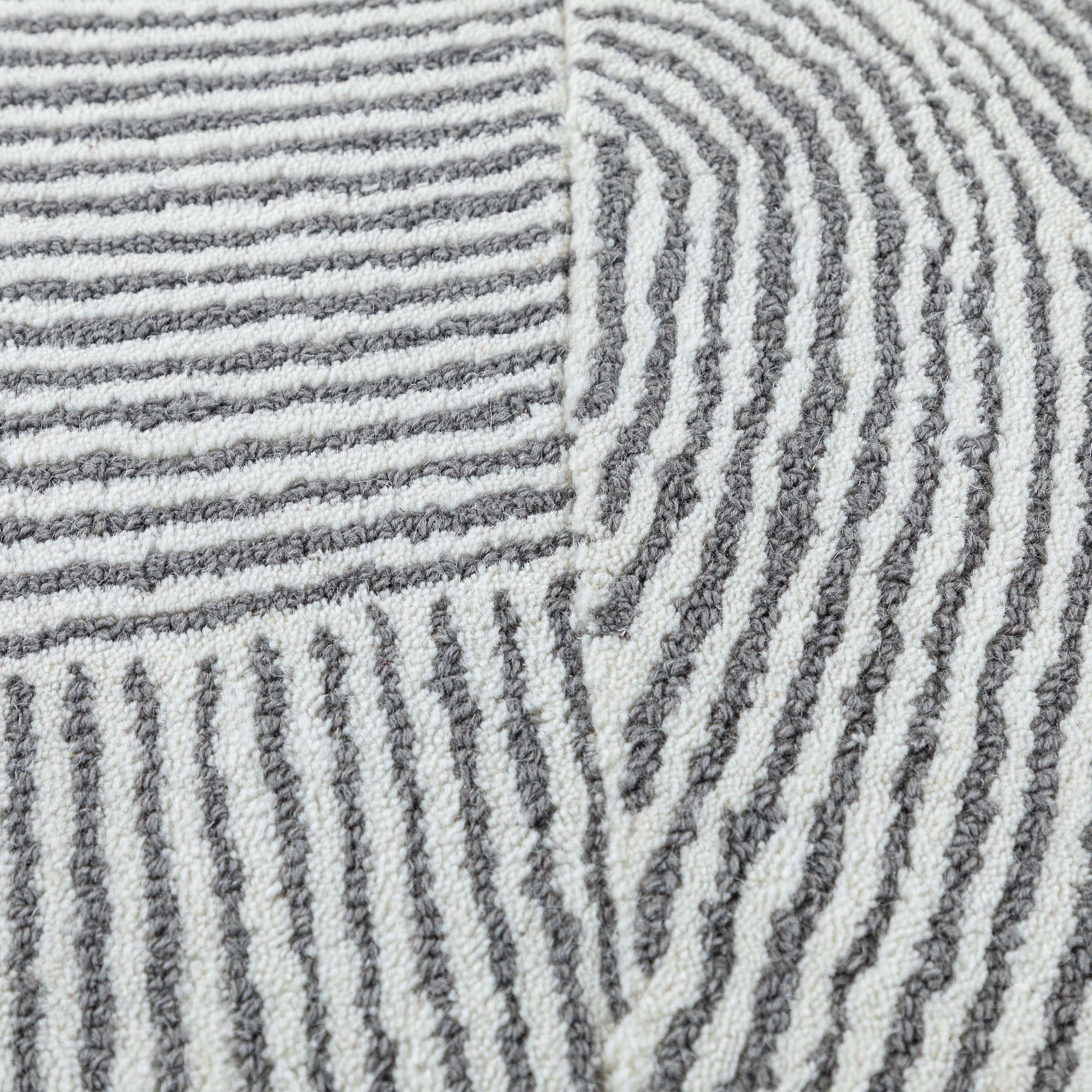 Grey wool rug measuring 350 cm by Javi, featuring a soft texture and contemporary design for living room or bedroom decor.