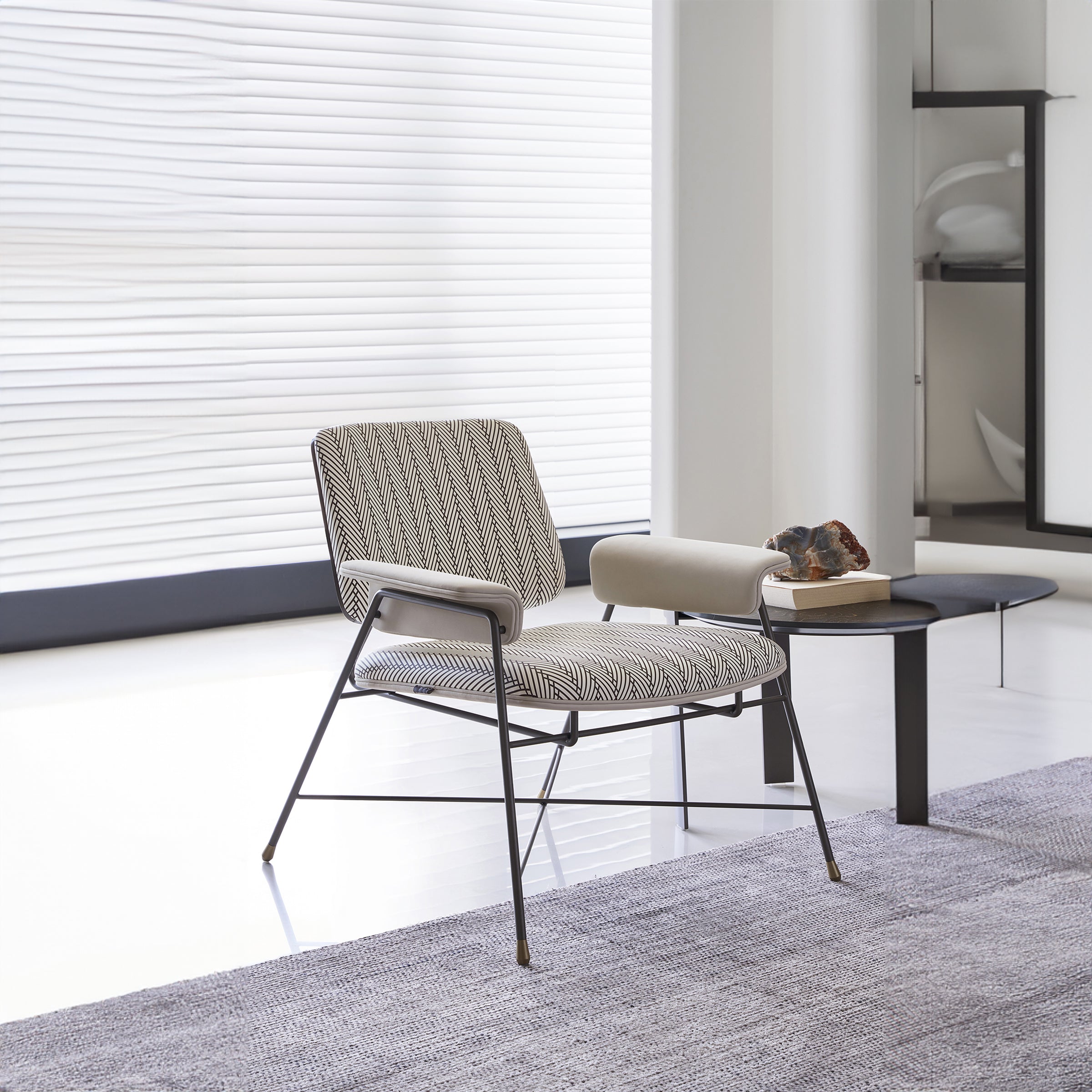 BEACON Desert Lounge Chair AMBO DY8081, modern outdoor lounge chair with beige fabric and sleek design, ideal for relaxing outdoors.