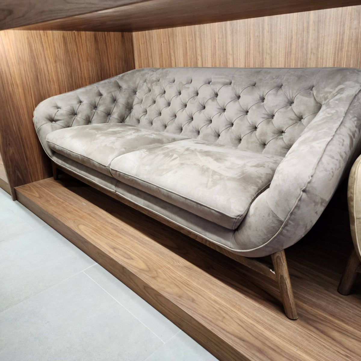 Display of HOMAGE KOLTUK 2+1 Icon sofa set with two armchairs and a matching sofa in a modern living room setting.