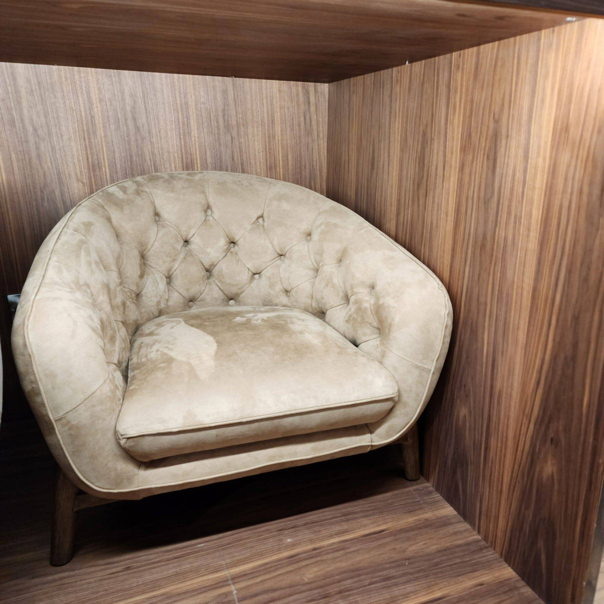 Display of HOMAGE KOLTUK 2+1 Icon sofa set with two armchairs and a sofa, featuring modern design and plush upholstery.