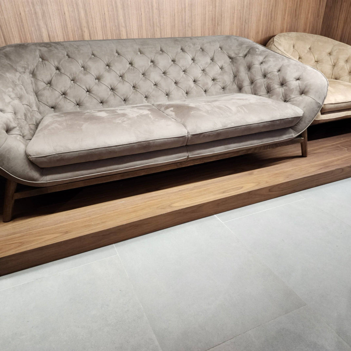 Display image of HOMAGE KOLTUK 2+1 Icon sofa set with a modern design, featuring two armchairs and a matching sofa in a stylish living room setting.