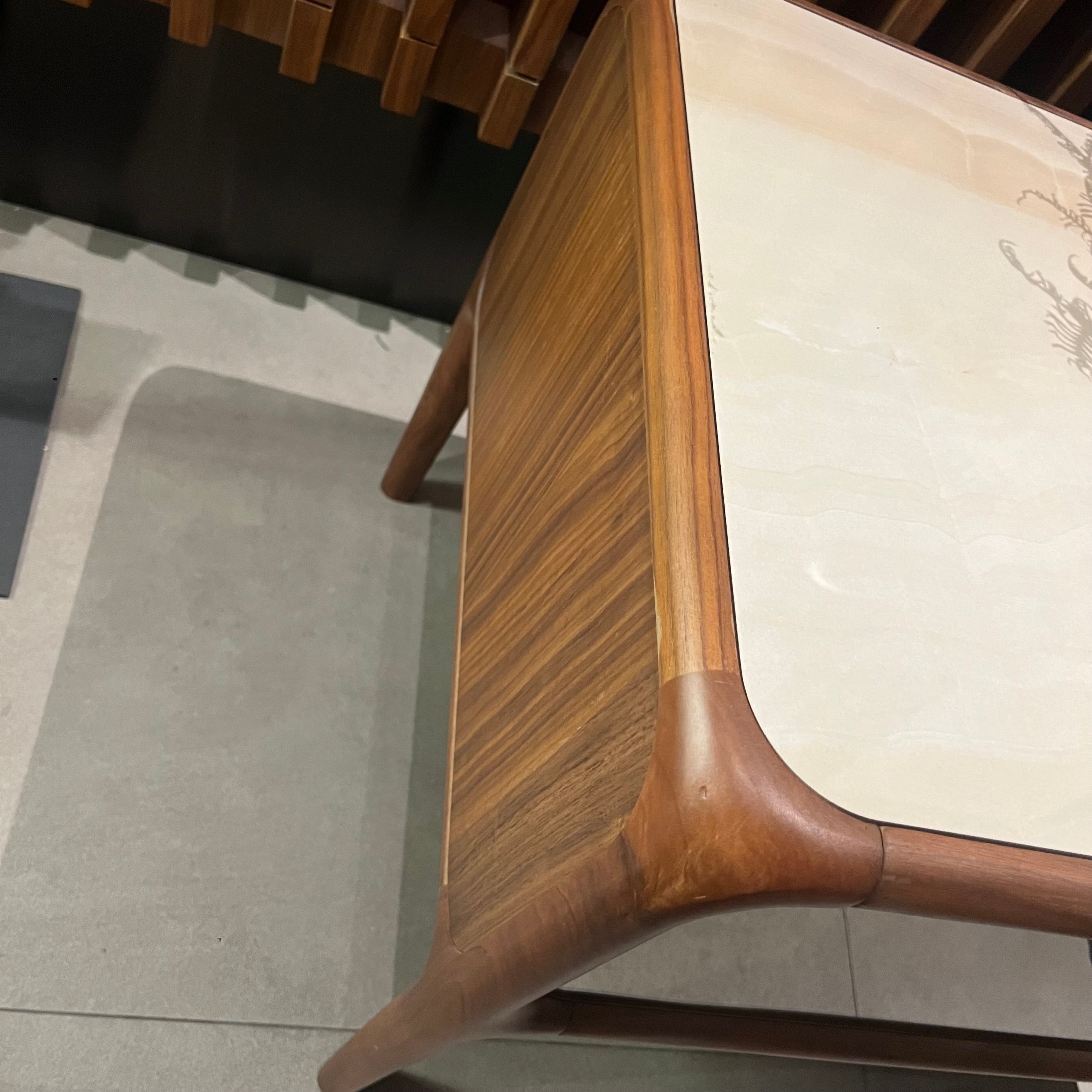 Display of the HOMAGE KOLTUK Icon bedside table, showcasing its modern design and compact size with a sleek surface.