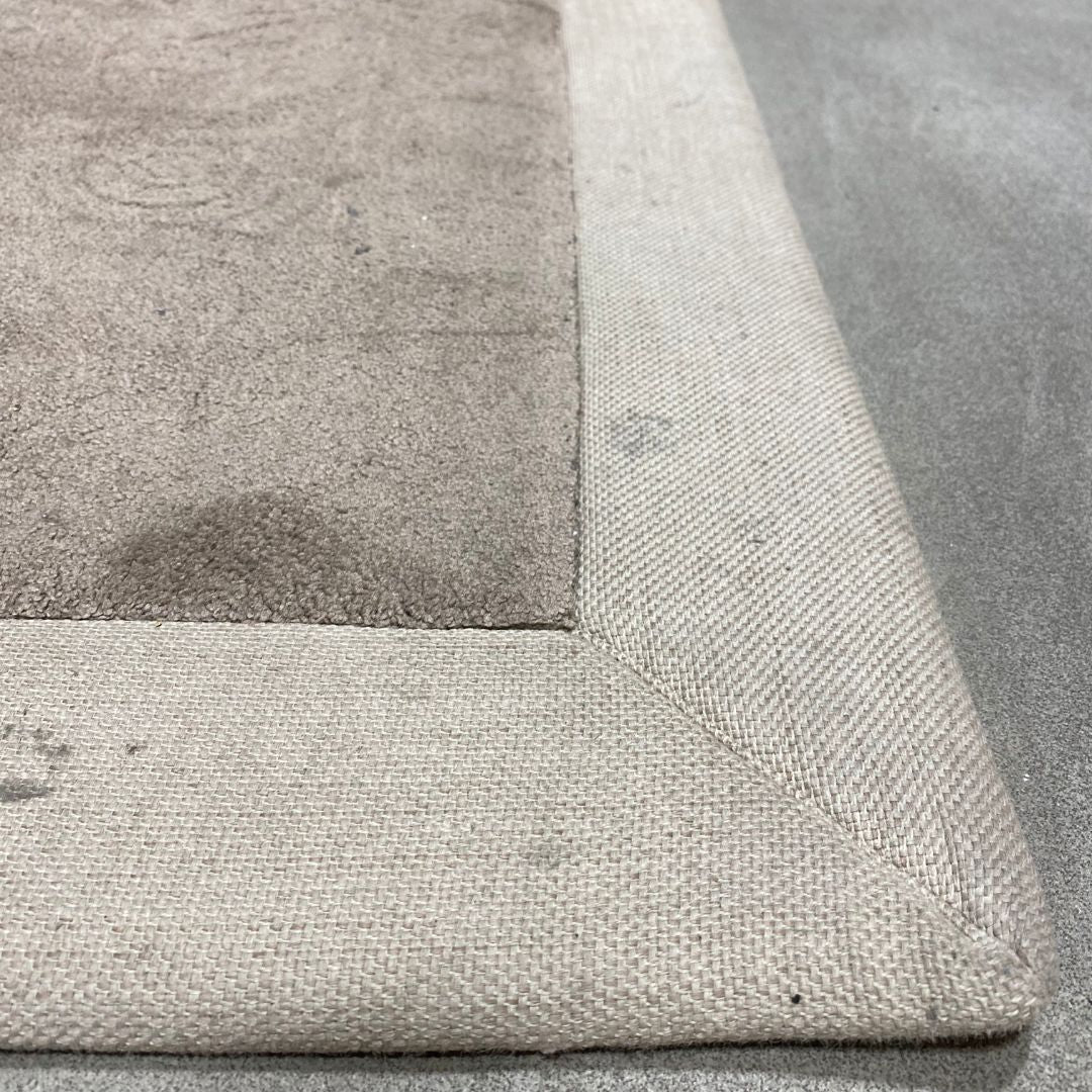 Display of COOL HALI Bounty 92 Monterey rug in 400x300 cm size, featuring intricate patterns and rich colors.