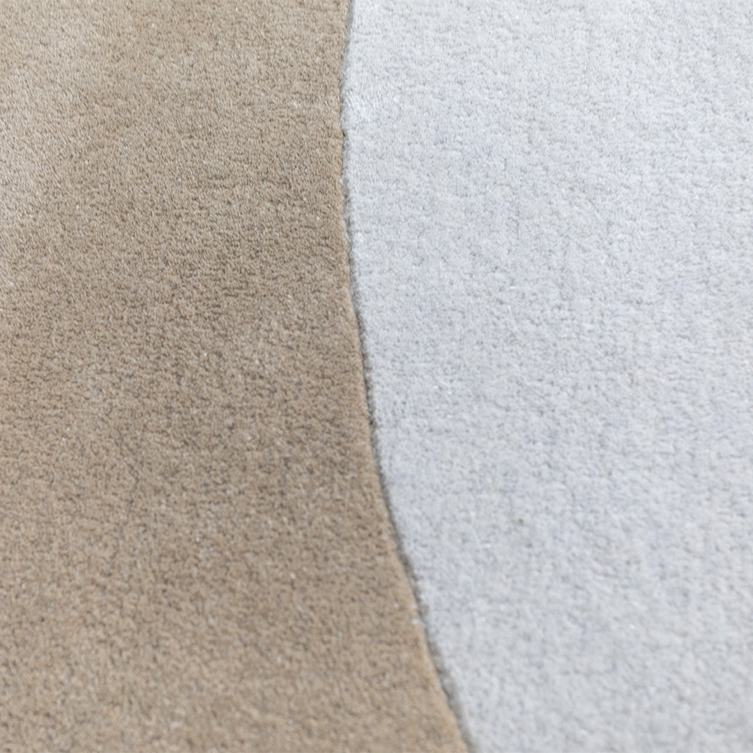 Round wool rug in beige and brown with a soft texture, 500x350 cm, by Javi, model JH-22729.
