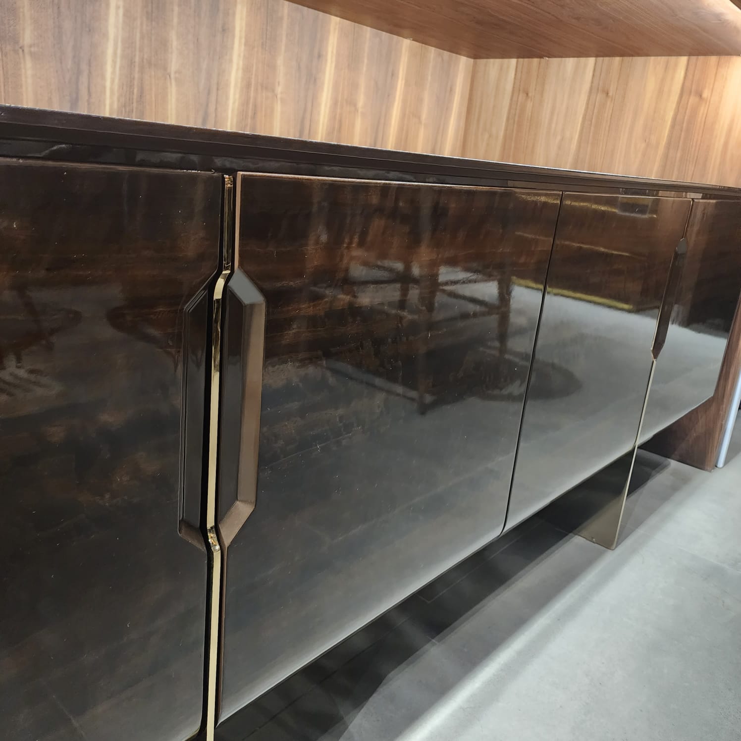 Saloni Arpage sideboard with sleek wooden finish and modern design, featuring multiple storage compartments.