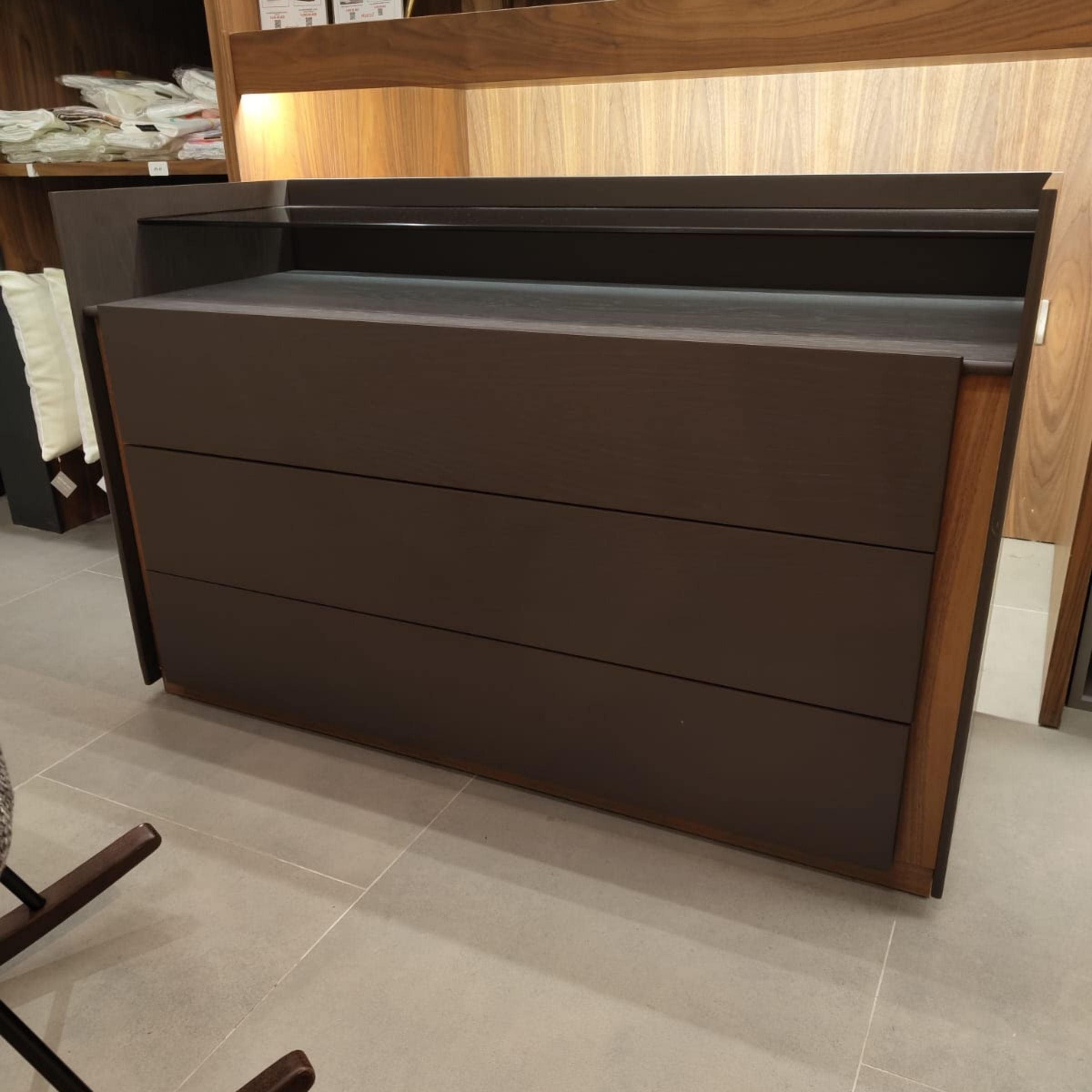 Display Item - Block Dresser Leg001-DresserYAS -  DISPLAY ITEM - ebarza Furniture UAE | Shop Modern Furniture in Abu Dhabi & Dubai - مفروشات ايبازرا في الامارات | تسوق اثاث عصري وديكورات مميزة في دبي وابوظبي