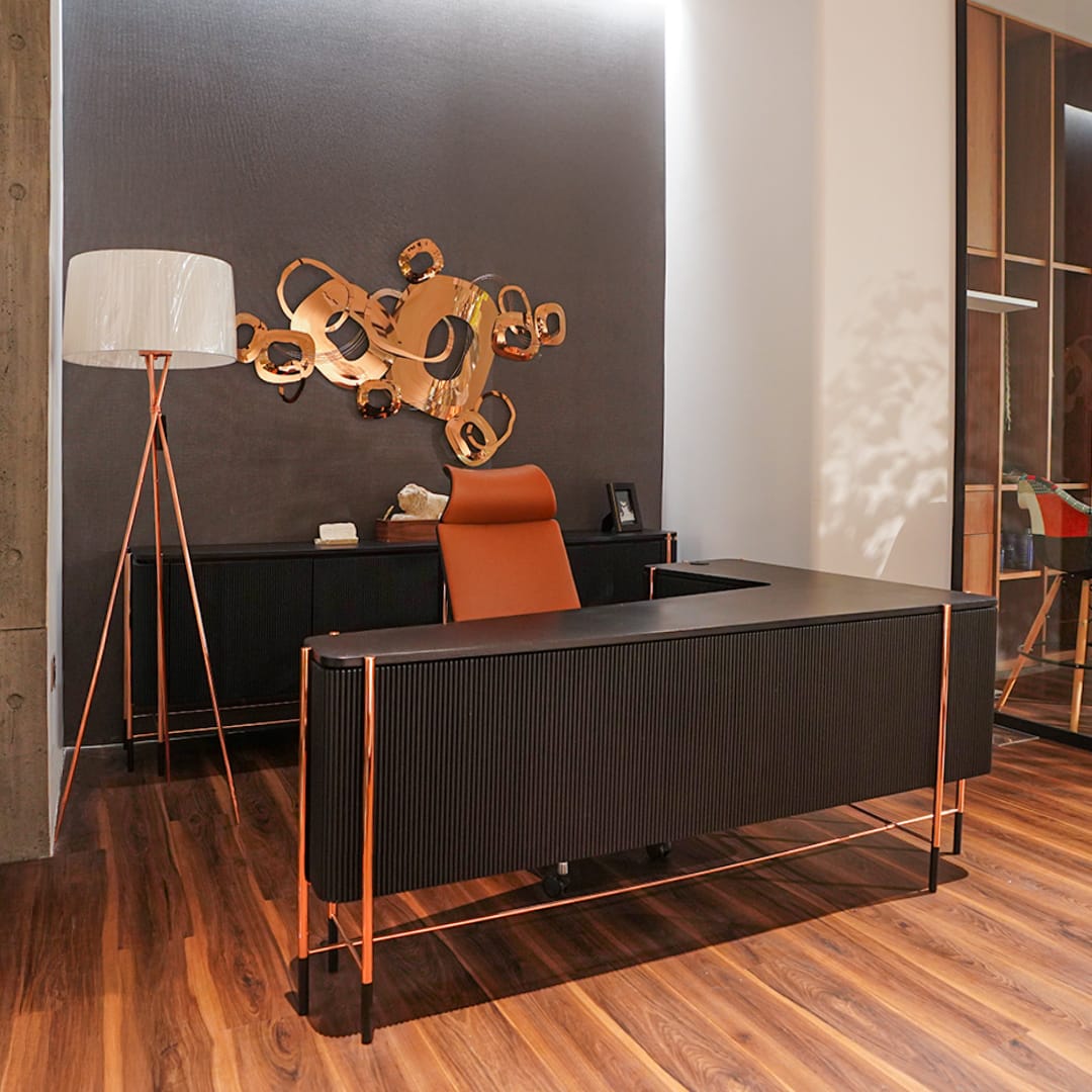 Display of the Dali Office Set by LODA FURNITURE, showcasing modern desk and workspace furniture.