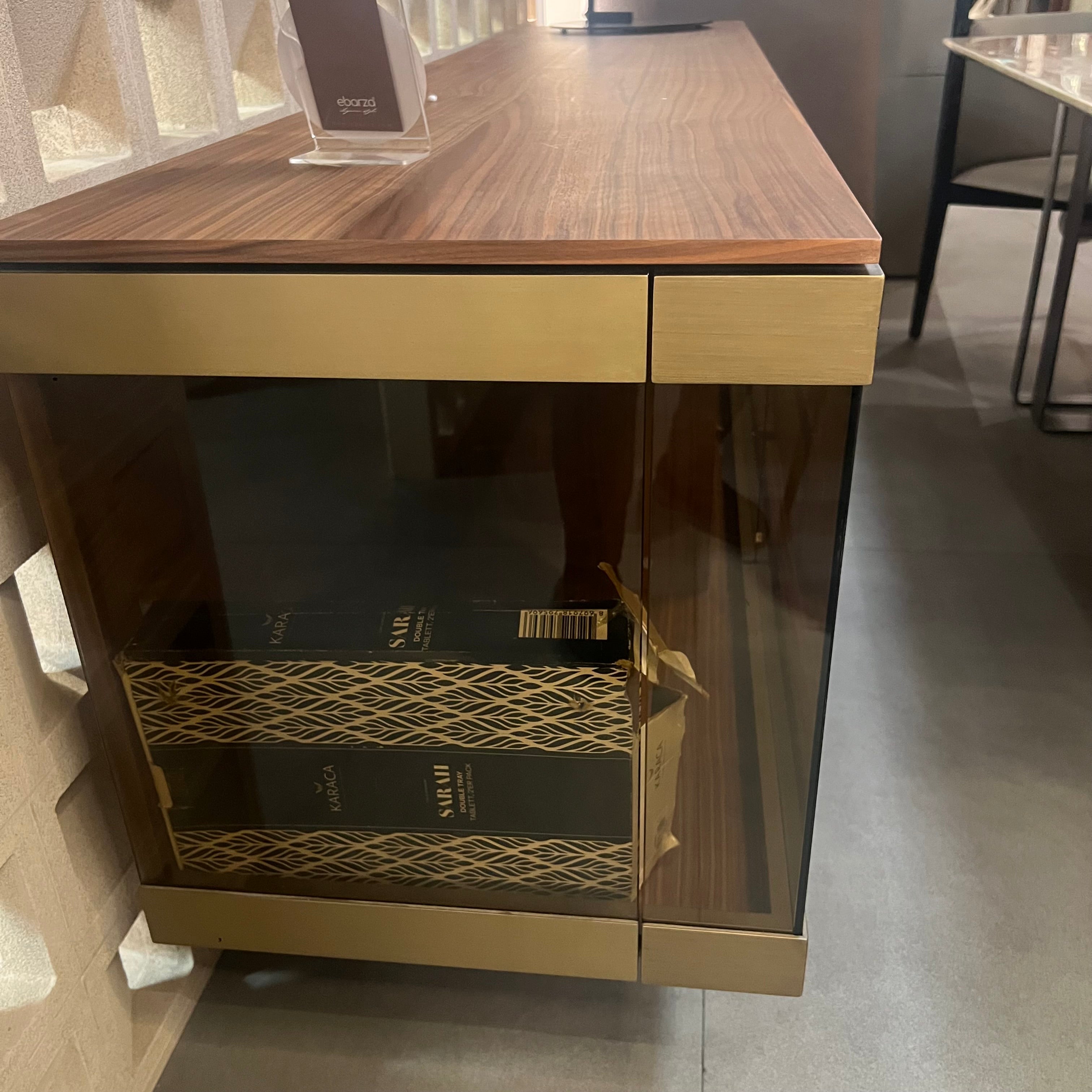 Display Item - Edessa Sideboard With Glass Edsa-Console Nakheel -  DISPLAY ITEM - ebarza Furniture UAE | Shop Modern Furniture in Abu Dhabi & Dubai - مفروشات ايبازرا في الامارات | تسوق اثاث عصري وديكورات مميزة في دبي وابوظبي