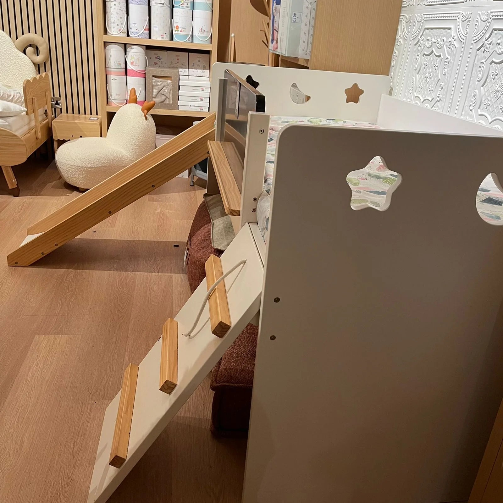Display of Fun Kids Bed HK-C004 by BEACON, showcasing colorful design and sturdy frame, ideal for children's bedrooms.