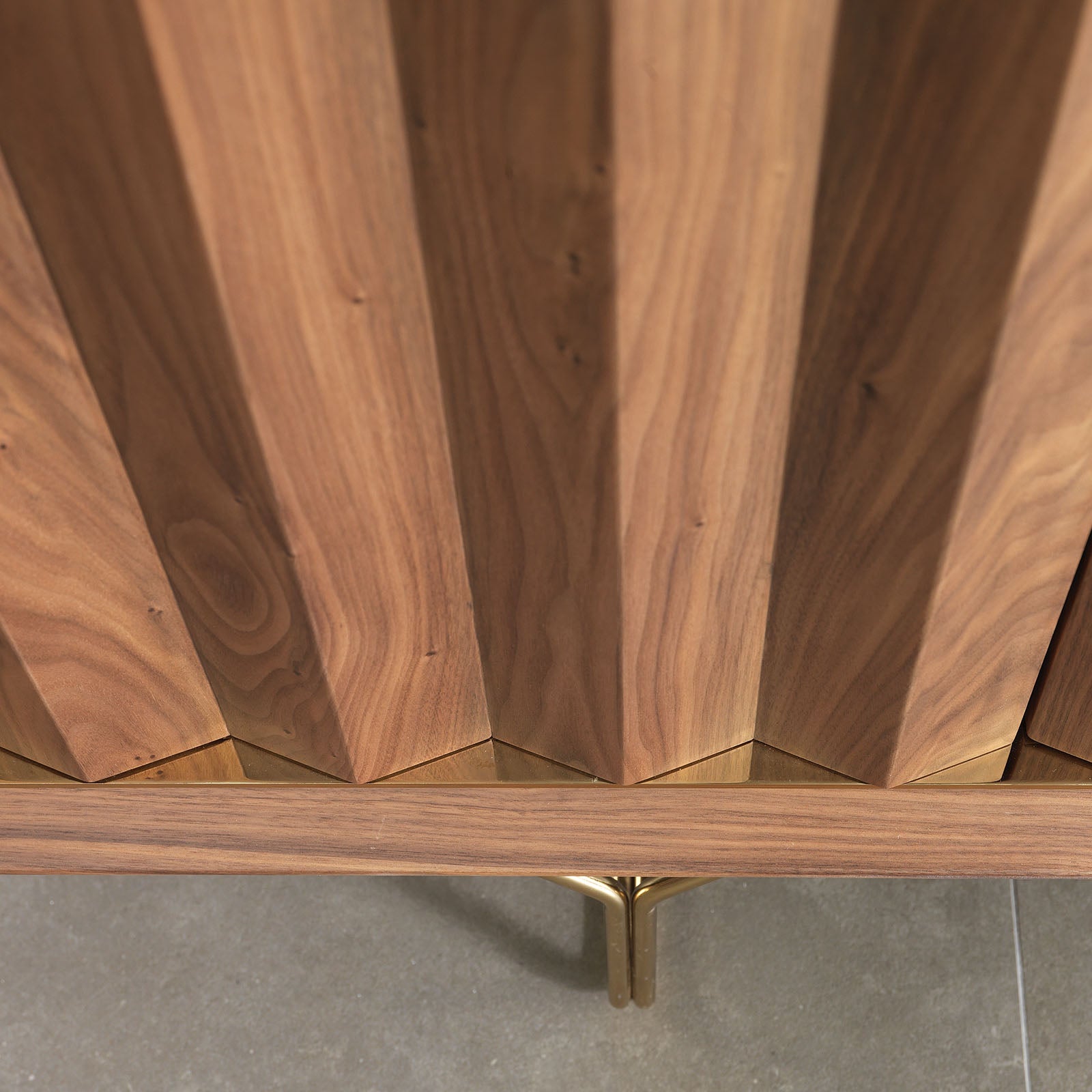 Display Item Ginda Side-board And Mirror Ginda009-Nakheel -  DISPLAY ITEM - ebarza Furniture UAE | Shop Modern Furniture in Abu Dhabi & Dubai - مفروشات ايبازرا في الامارات | تسوق اثاث عصري وديكورات مميزة في دبي وابوظبي