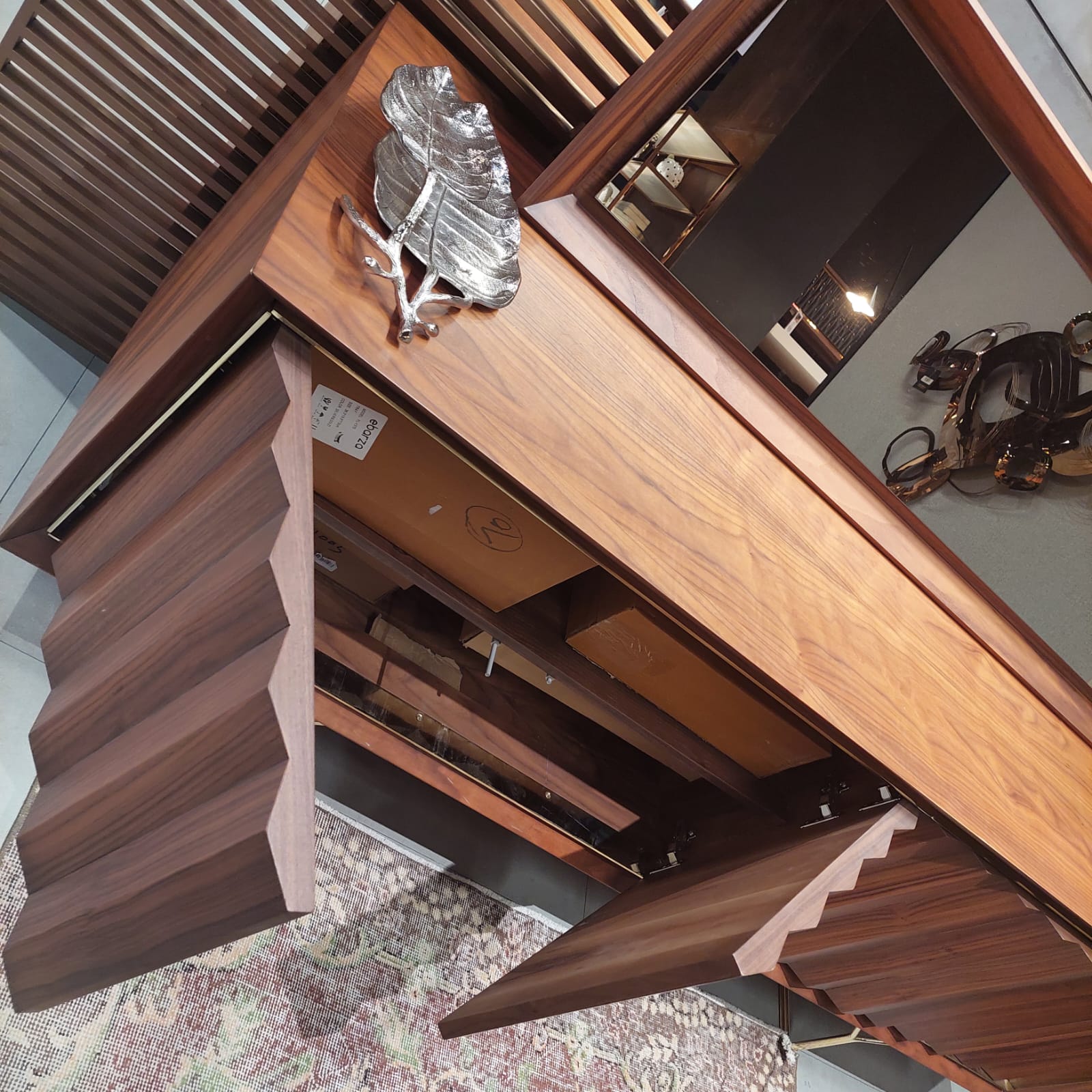 Display Item Ginda Side-board And Mirror Ginda009-Nakheel -  DISPLAY ITEM - ebarza Furniture UAE | Shop Modern Furniture in Abu Dhabi & Dubai - مفروشات ايبازرا في الامارات | تسوق اثاث عصري وديكورات مميزة في دبي وابوظبي