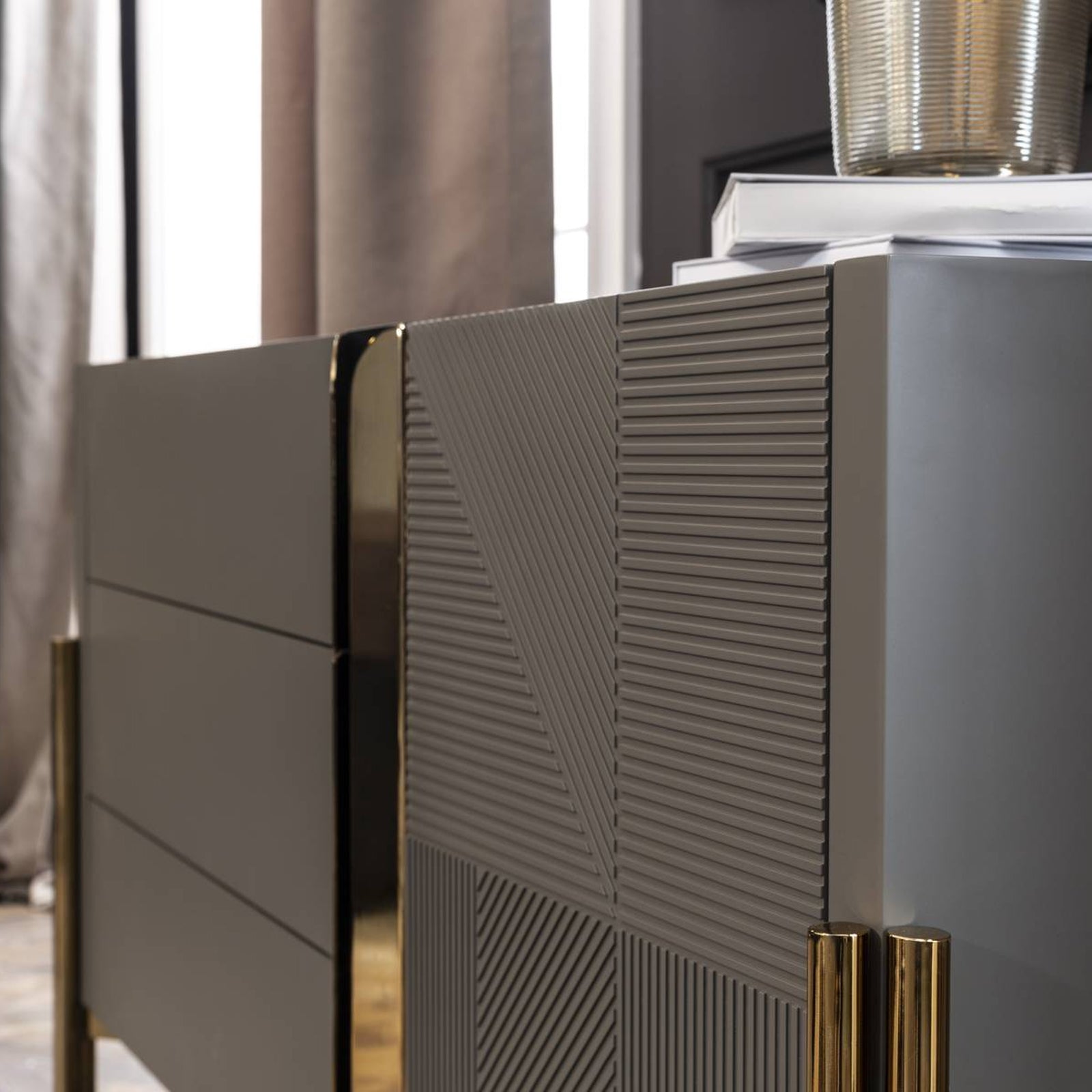 Display Item - Grey Bedroom set  Diva022-BedroomYAS -  DISPLAY ITEM - ebarza Furniture UAE | Shop Modern Furniture in Abu Dhabi & Dubai - مفروشات ايبازرا في الامارات | تسوق اثاث عصري وديكورات مميزة في دبي وابوظبي