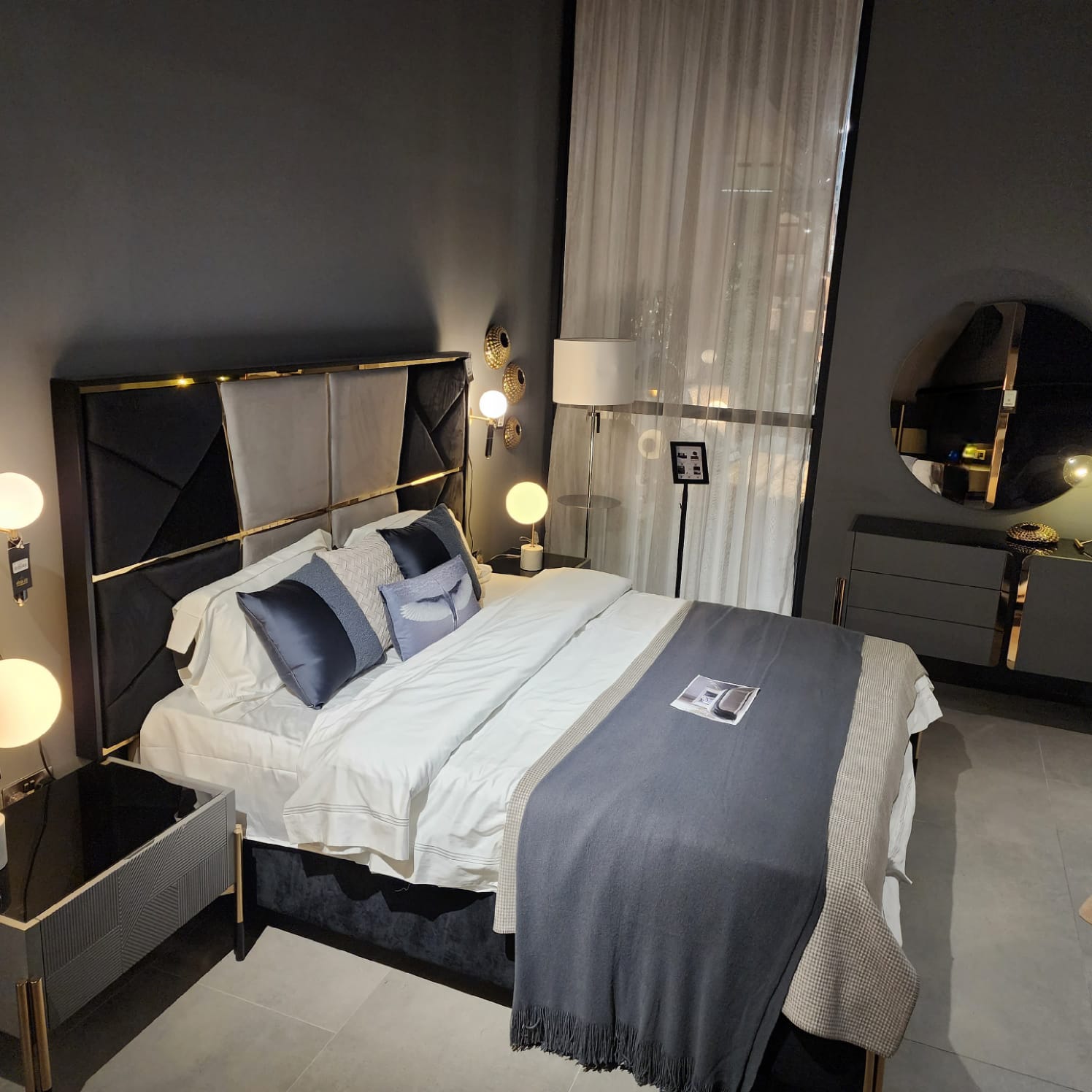 Display Item - Grey Bedroom set  Diva022-BedroomYAS -  DISPLAY ITEM - ebarza Furniture UAE | Shop Modern Furniture in Abu Dhabi & Dubai - مفروشات ايبازرا في الامارات | تسوق اثاث عصري وديكورات مميزة في دبي وابوظبي