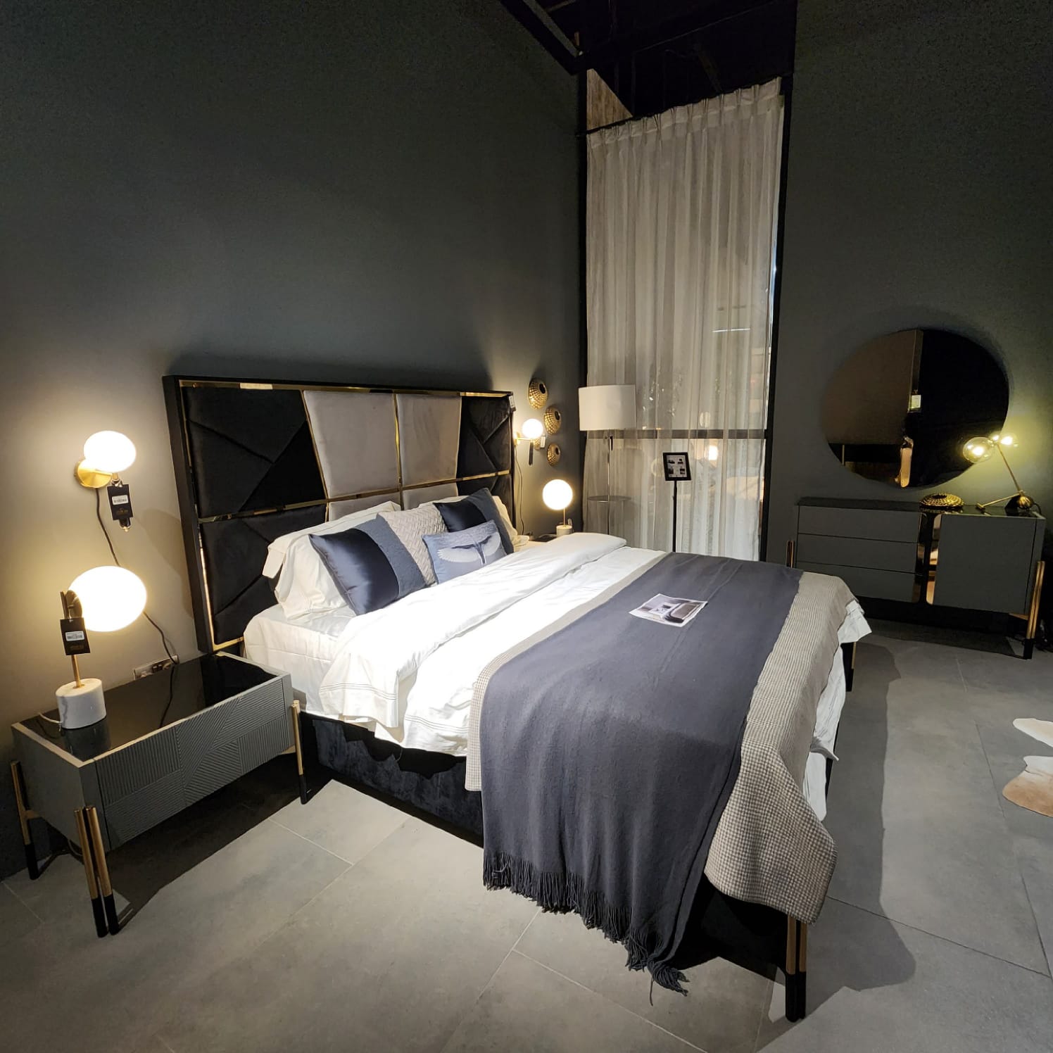 Display Item - Grey Bedroom set  Diva022-BedroomYAS -  DISPLAY ITEM - ebarza Furniture UAE | Shop Modern Furniture in Abu Dhabi & Dubai - مفروشات ايبازرا في الامارات | تسوق اثاث عصري وديكورات مميزة في دبي وابوظبي