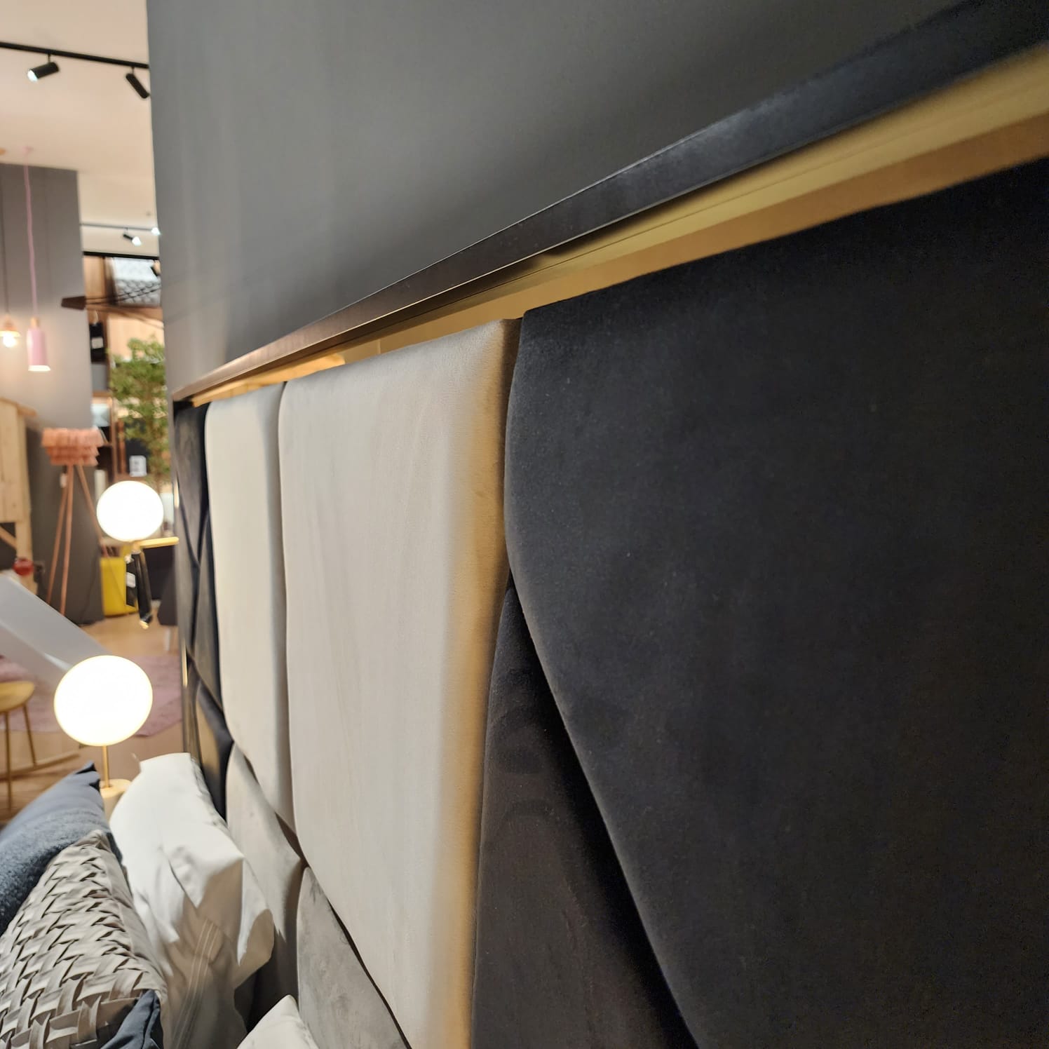 Display Item - Grey Bedroom set  Diva022-BedroomYAS -  DISPLAY ITEM - ebarza Furniture UAE | Shop Modern Furniture in Abu Dhabi & Dubai - مفروشات ايبازرا في الامارات | تسوق اثاث عصري وديكورات مميزة في دبي وابوظبي