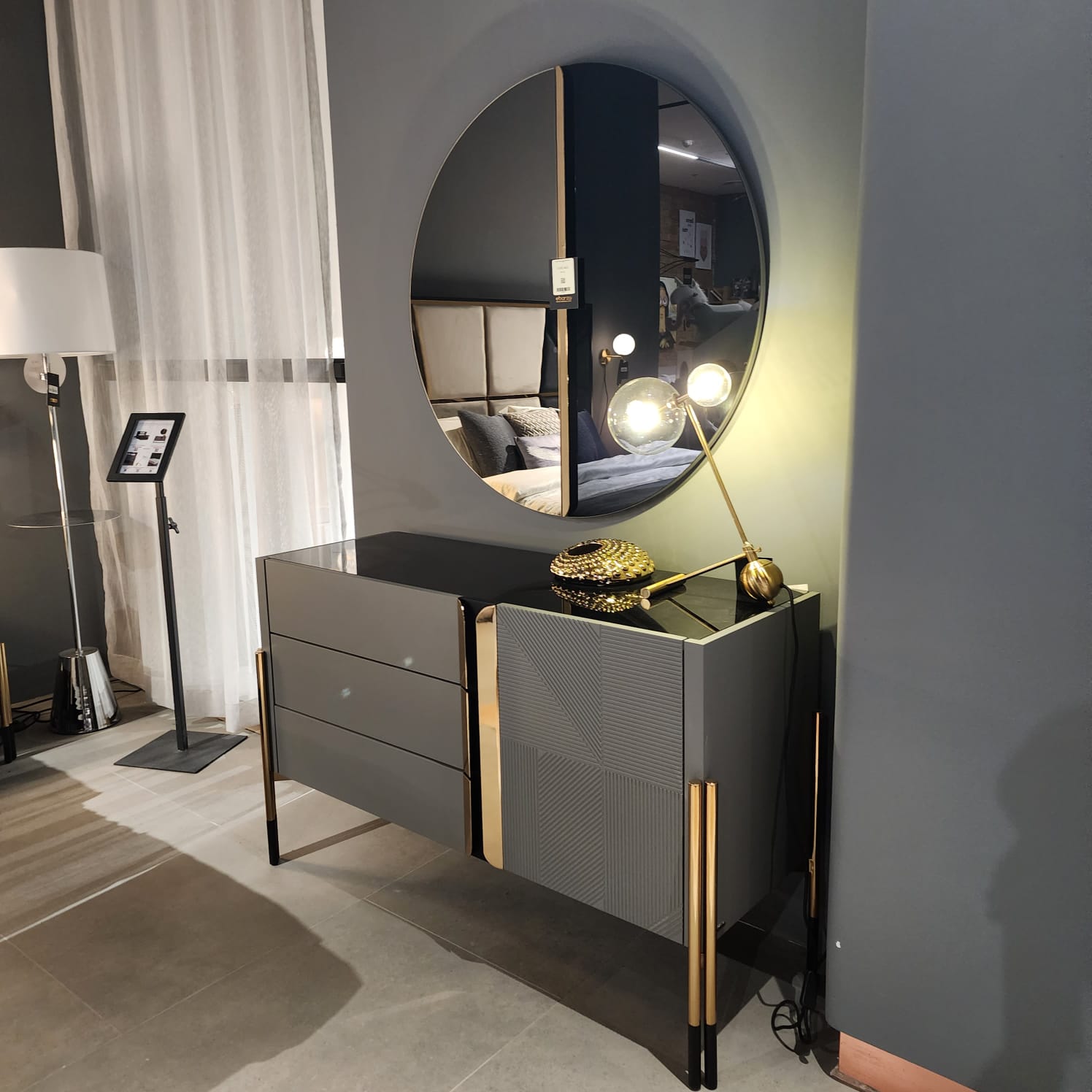 Display Item - Grey Bedroom set  Diva022-BedroomYAS -  DISPLAY ITEM - ebarza Furniture UAE | Shop Modern Furniture in Abu Dhabi & Dubai - مفروشات ايبازرا في الامارات | تسوق اثاث عصري وديكورات مميزة في دبي وابوظبي